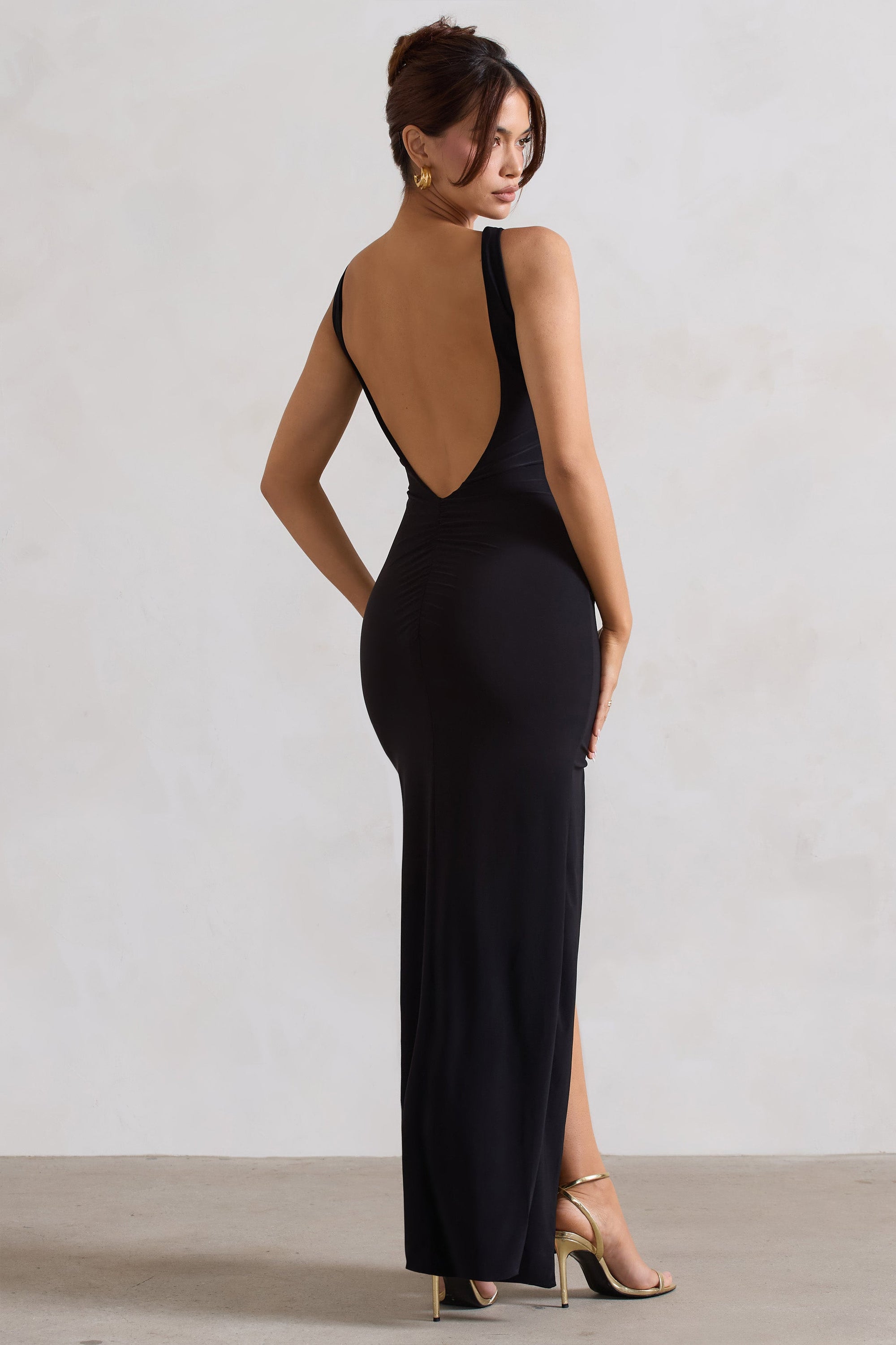 Kate | Schwarzes Maxikleid mit quadratischem Ausschnitt, tiefem Rückenausschnitt und seitlichem Beinschlitz