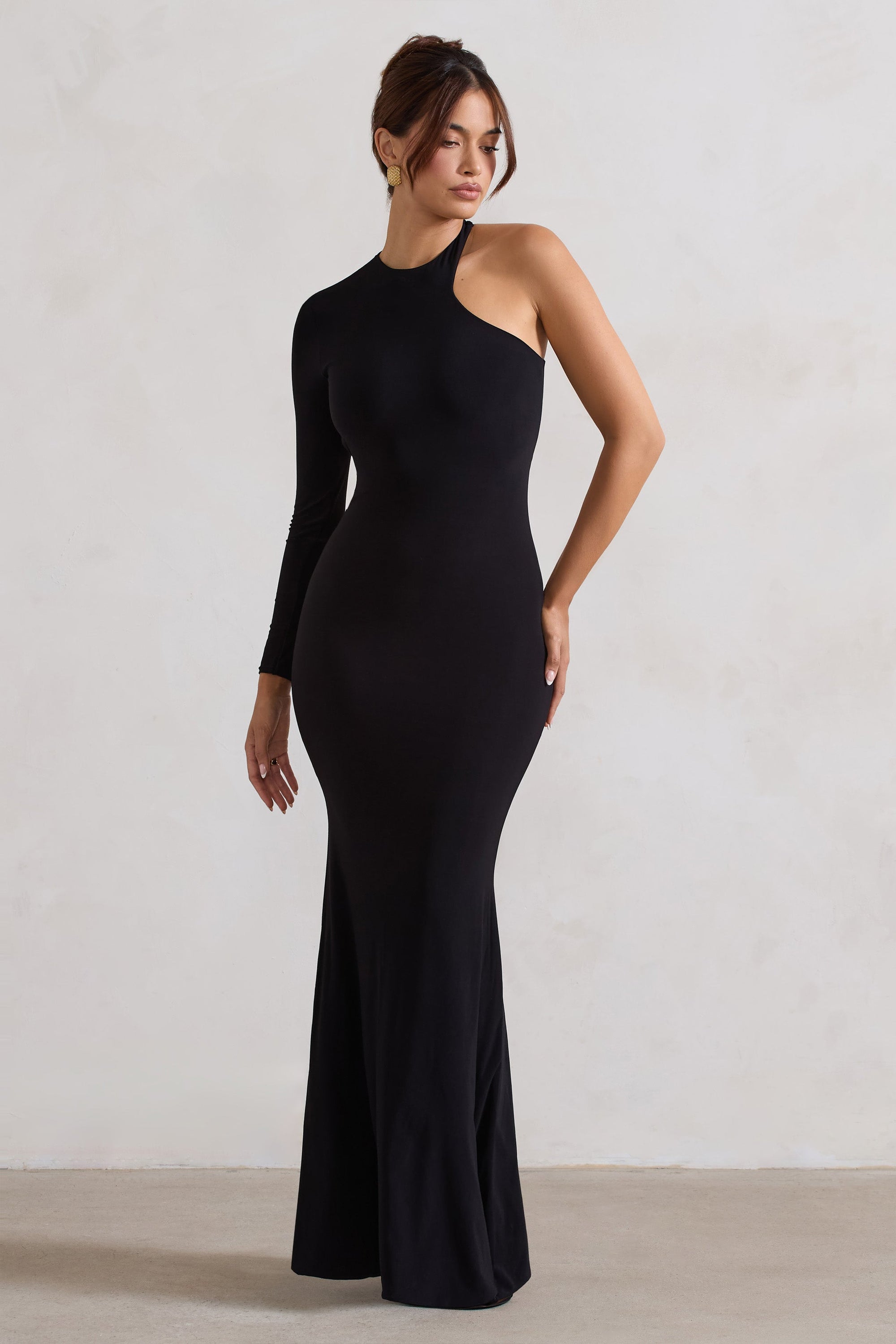 Tyra | Schwarzes Maxikleid mit asymmetrischem Ausschnitt, Cut-Out und offenem Rücken-Detail