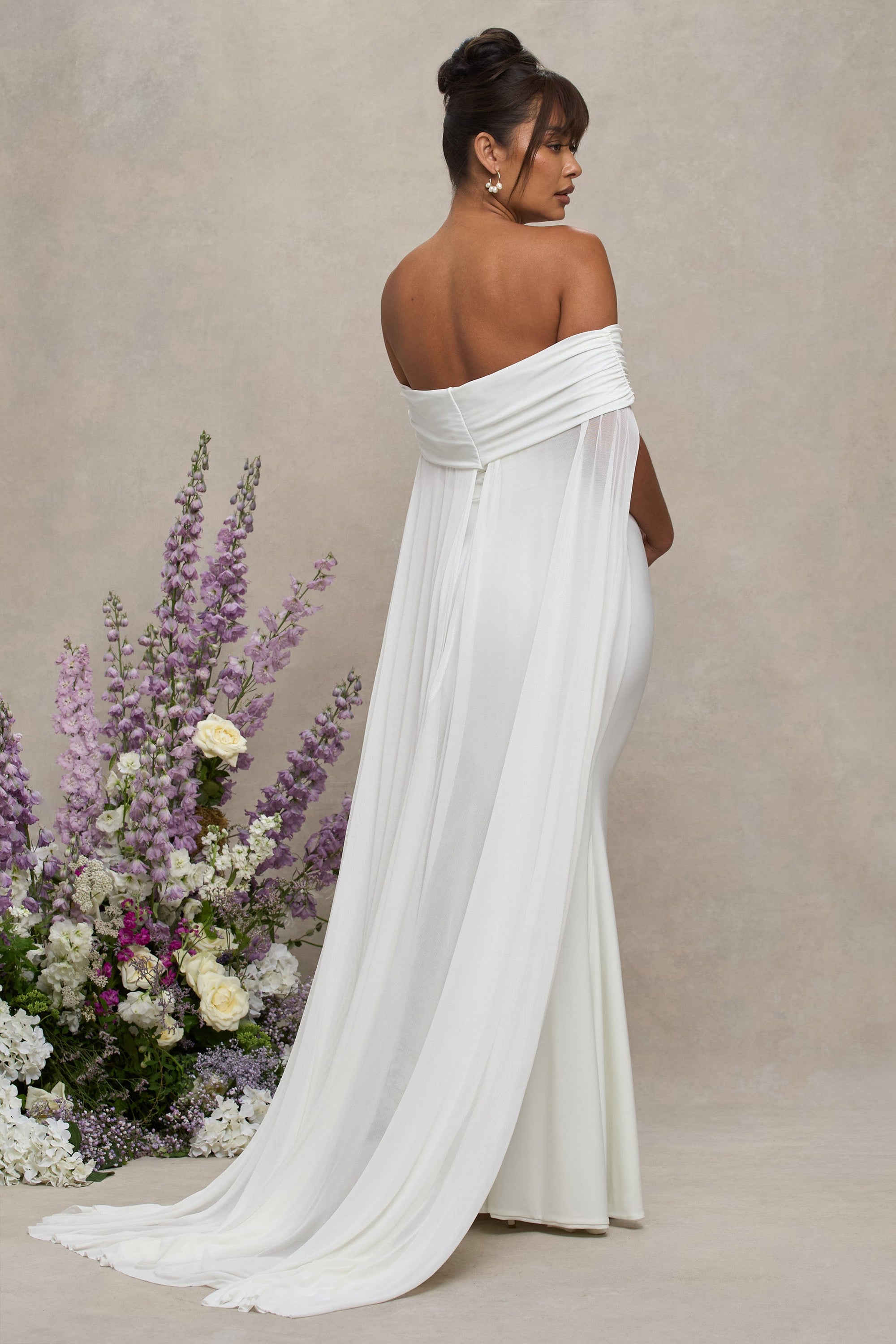 Carlotta | Weißes Maxikleid mit Rüschen und Fischschwanz-Schnitt