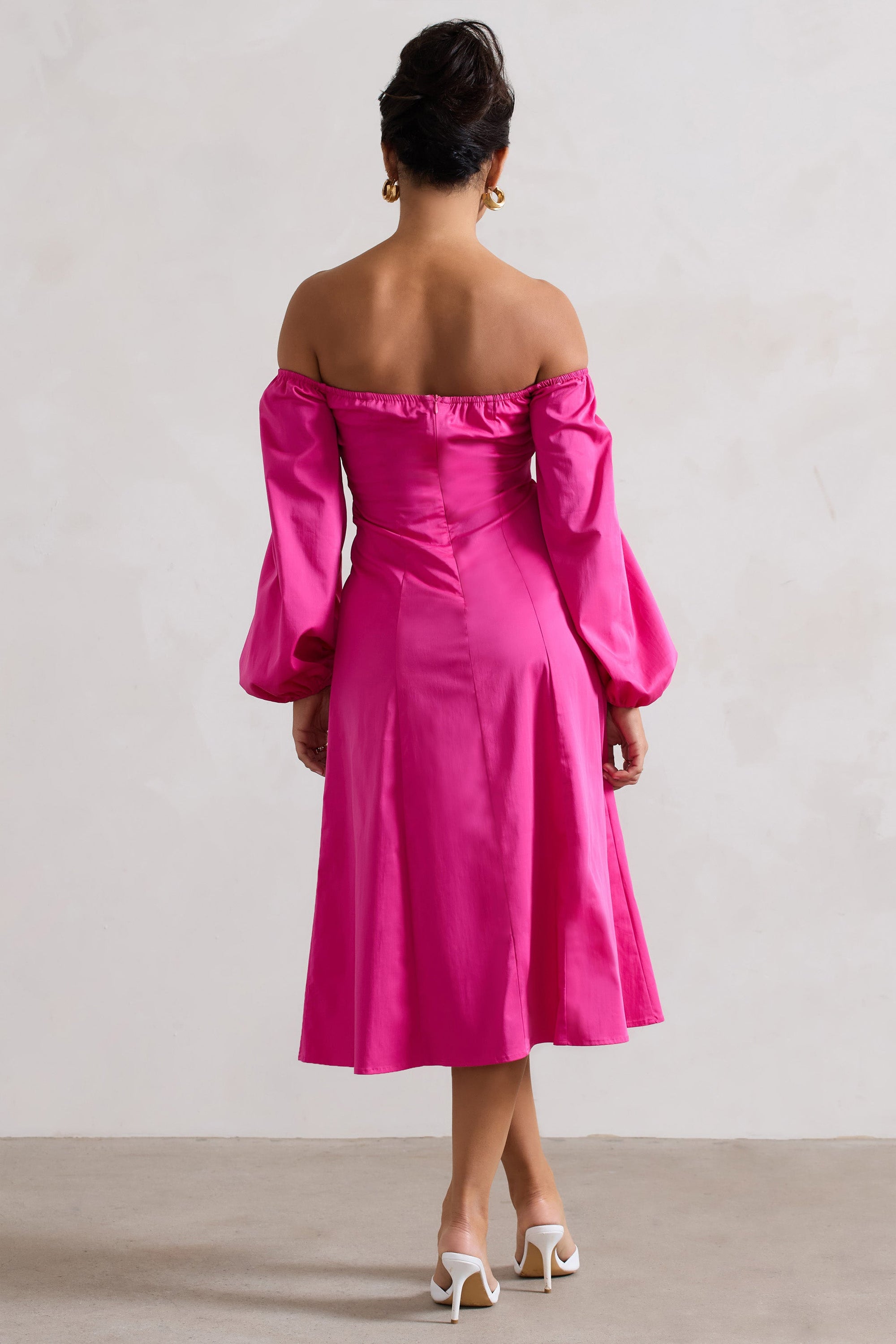 Santino | Rosa Midikleid mit gedrehtem Bardot-Ausschnitt und Puffärmeln
