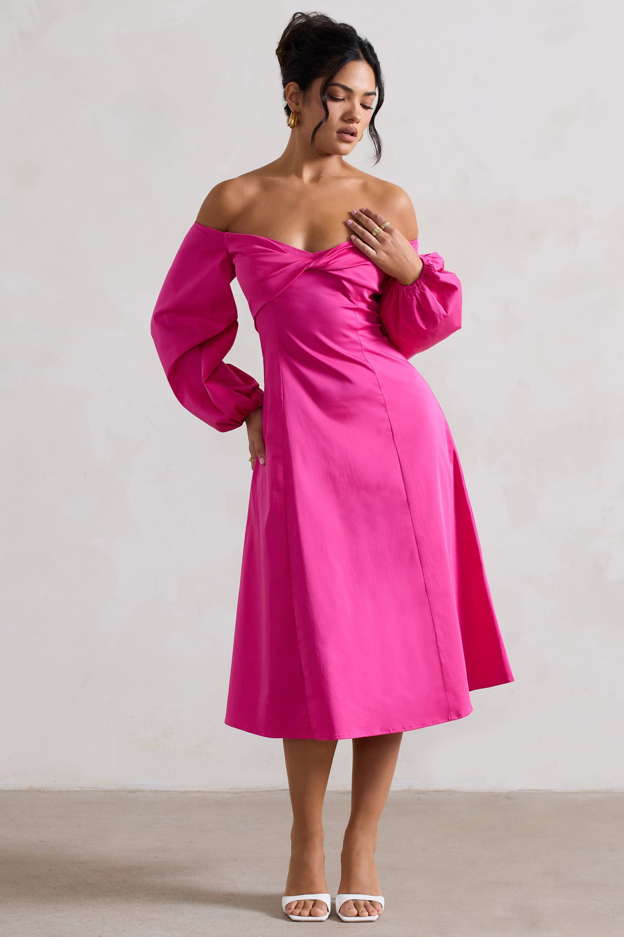 Santino | Rosa Midikleid mit gedrehtem Bardot-Ausschnitt und Puffärmeln