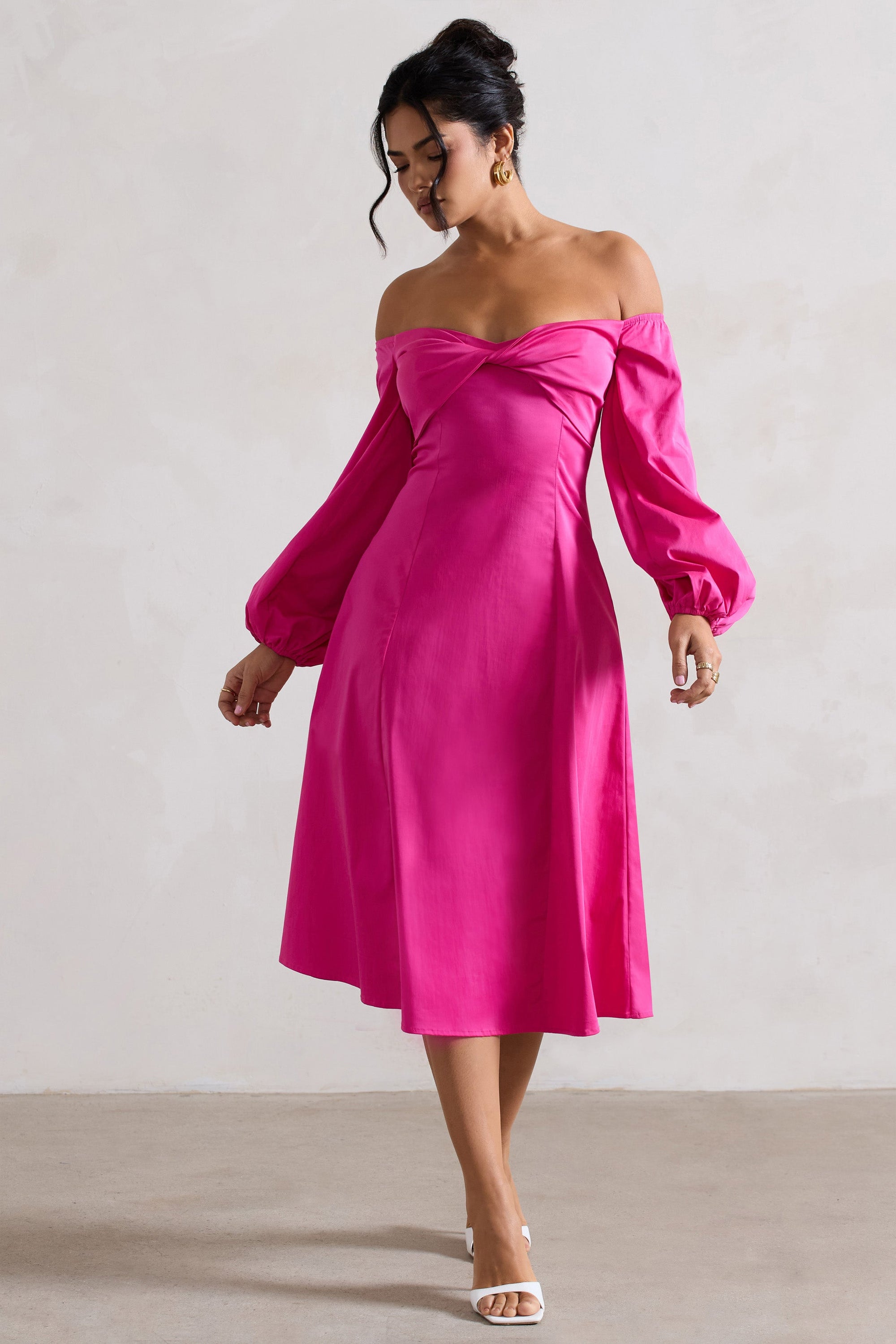 Santino | Rosa Midikleid mit gedrehtem Bardot-Ausschnitt und Puffärmeln