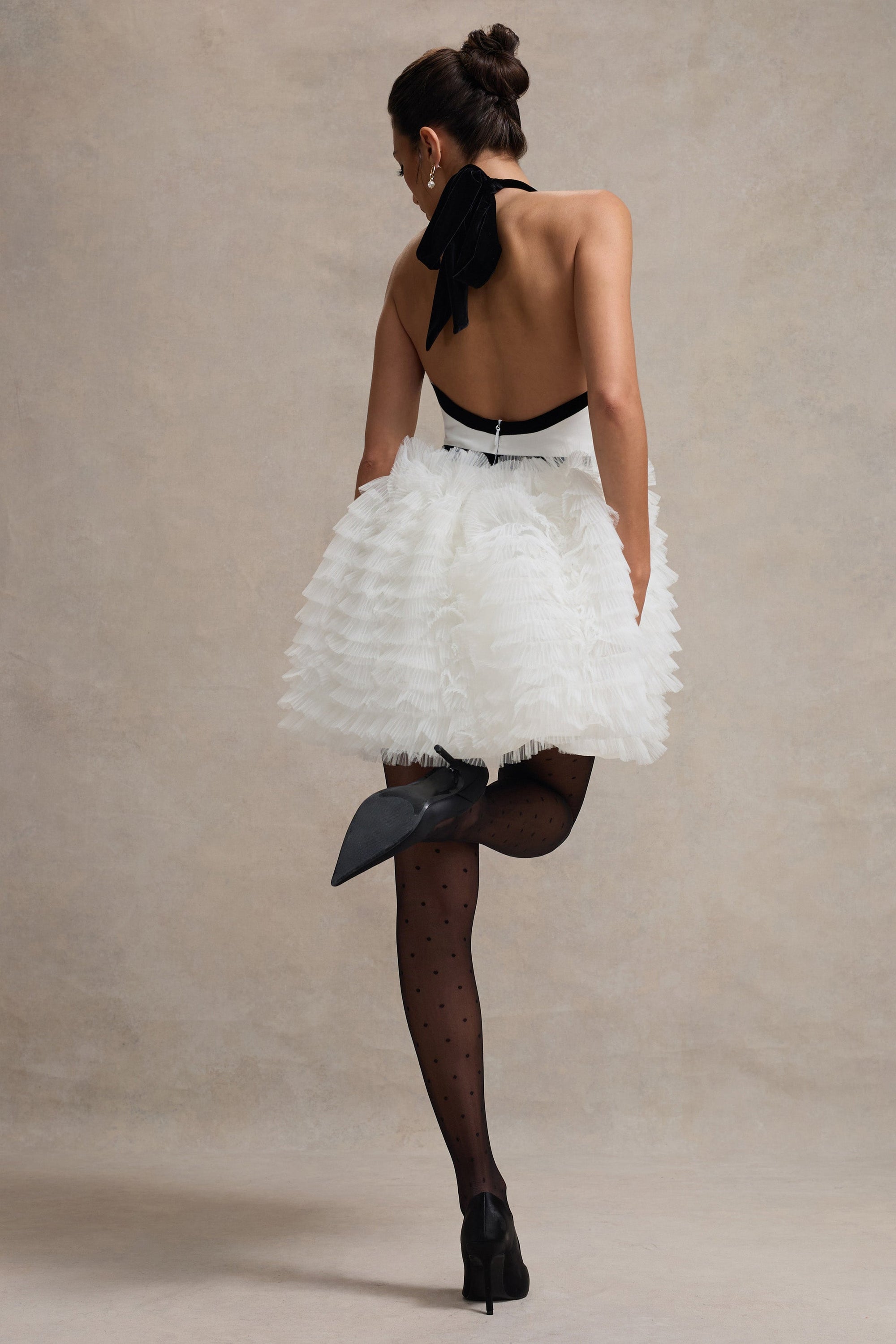 Eclair | Schwarz-weißes Minikleid mit tiefem V-Ausschnitt und Tüllrock