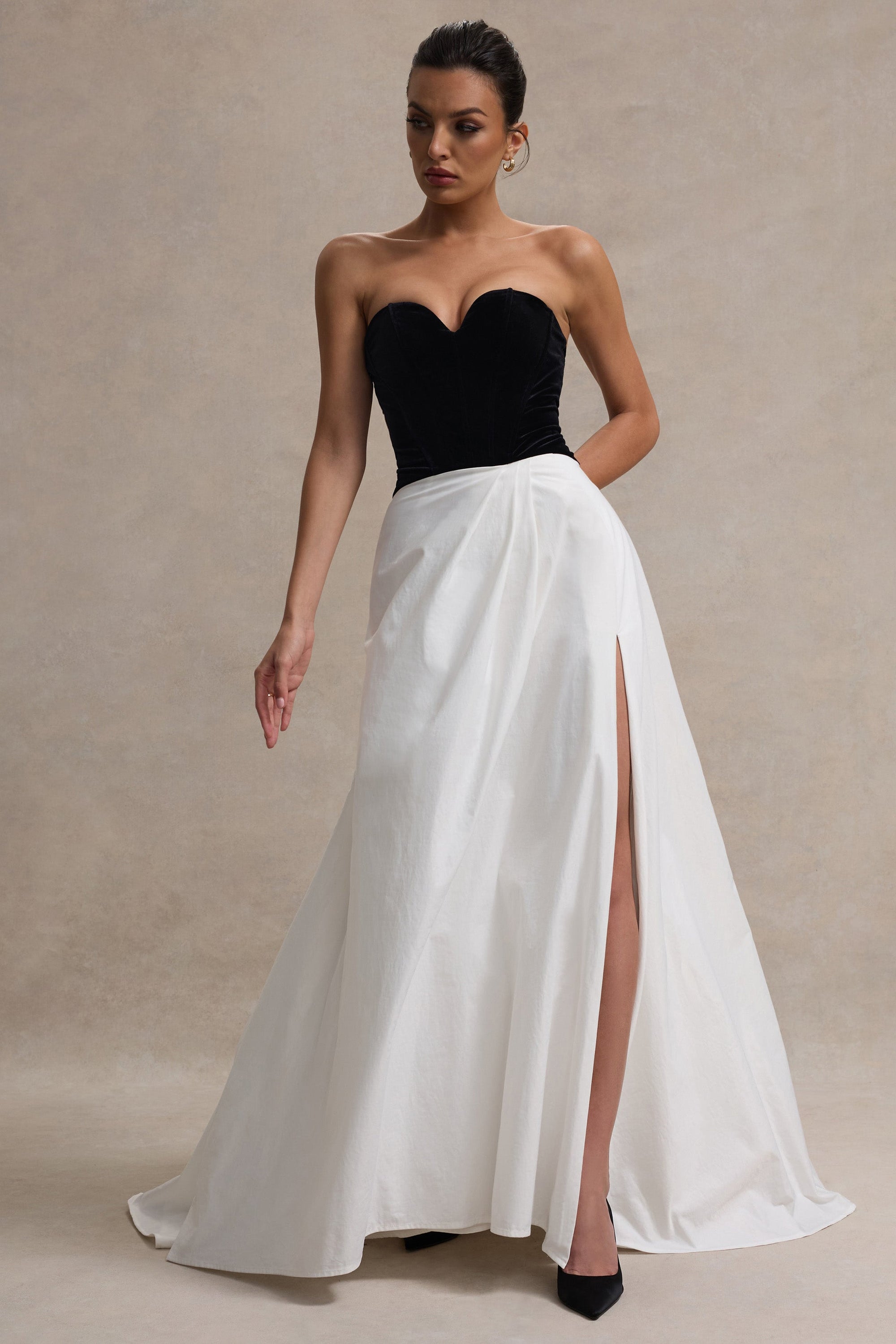 Lucienne | Schwarzes und cremefarbenes Sweetheart-Korsett-Maxikleid mit Schlitz