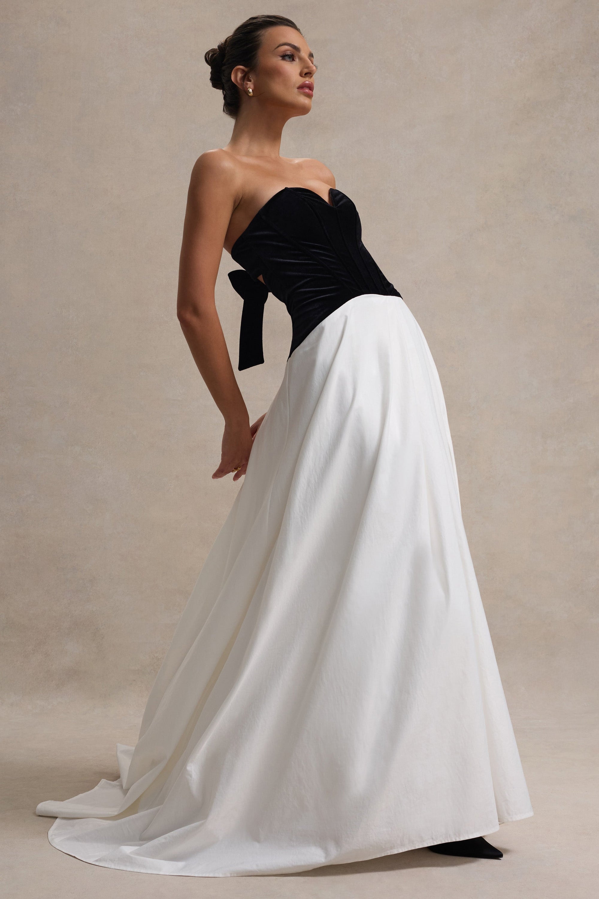 Lucienne | Schwarzes und cremefarbenes Sweetheart-Korsett-Maxikleid mit Schlitz
