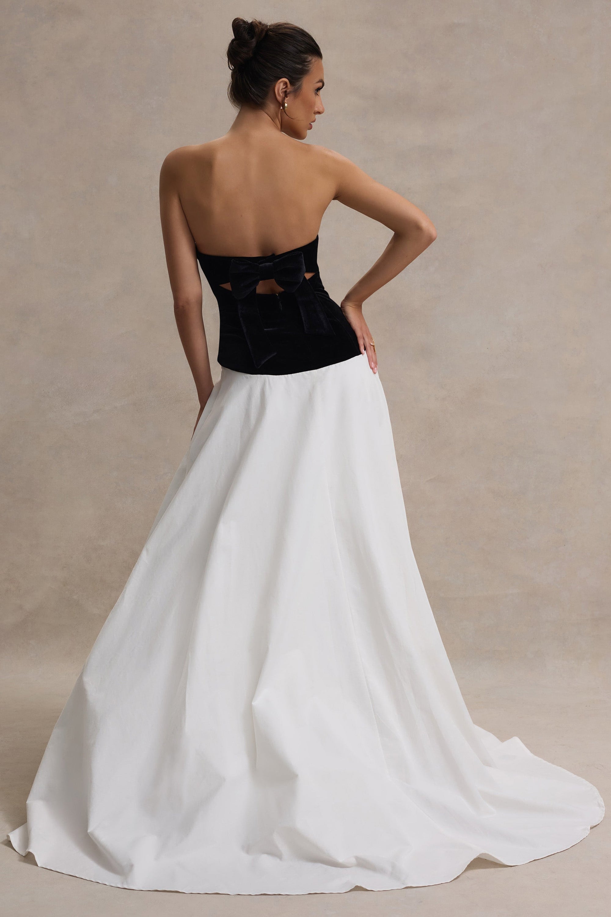 Lucienne | Schwarzes und cremefarbenes Sweetheart-Korsett-Maxikleid mit Schlitz