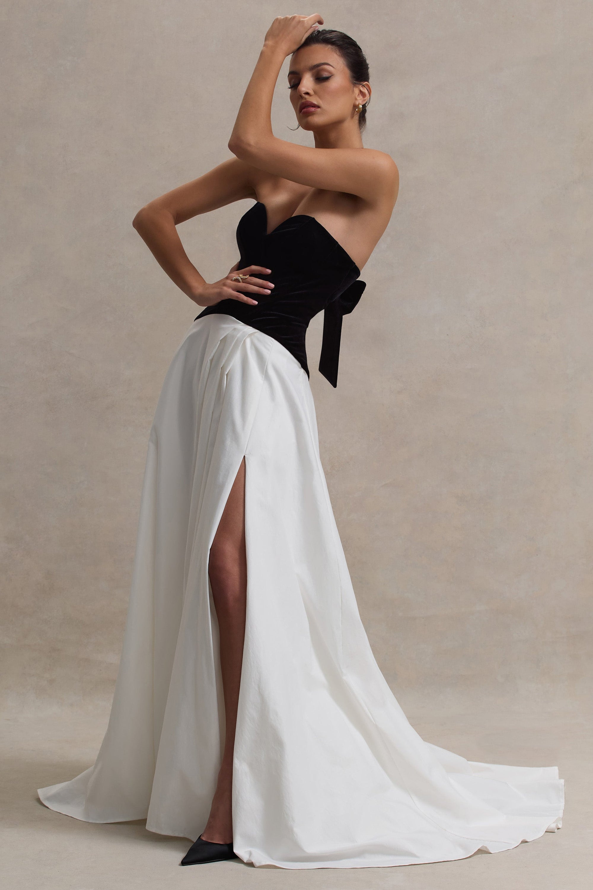 Lucienne | Schwarzes und cremefarbenes Sweetheart-Korsett-Maxikleid mit Schlitz