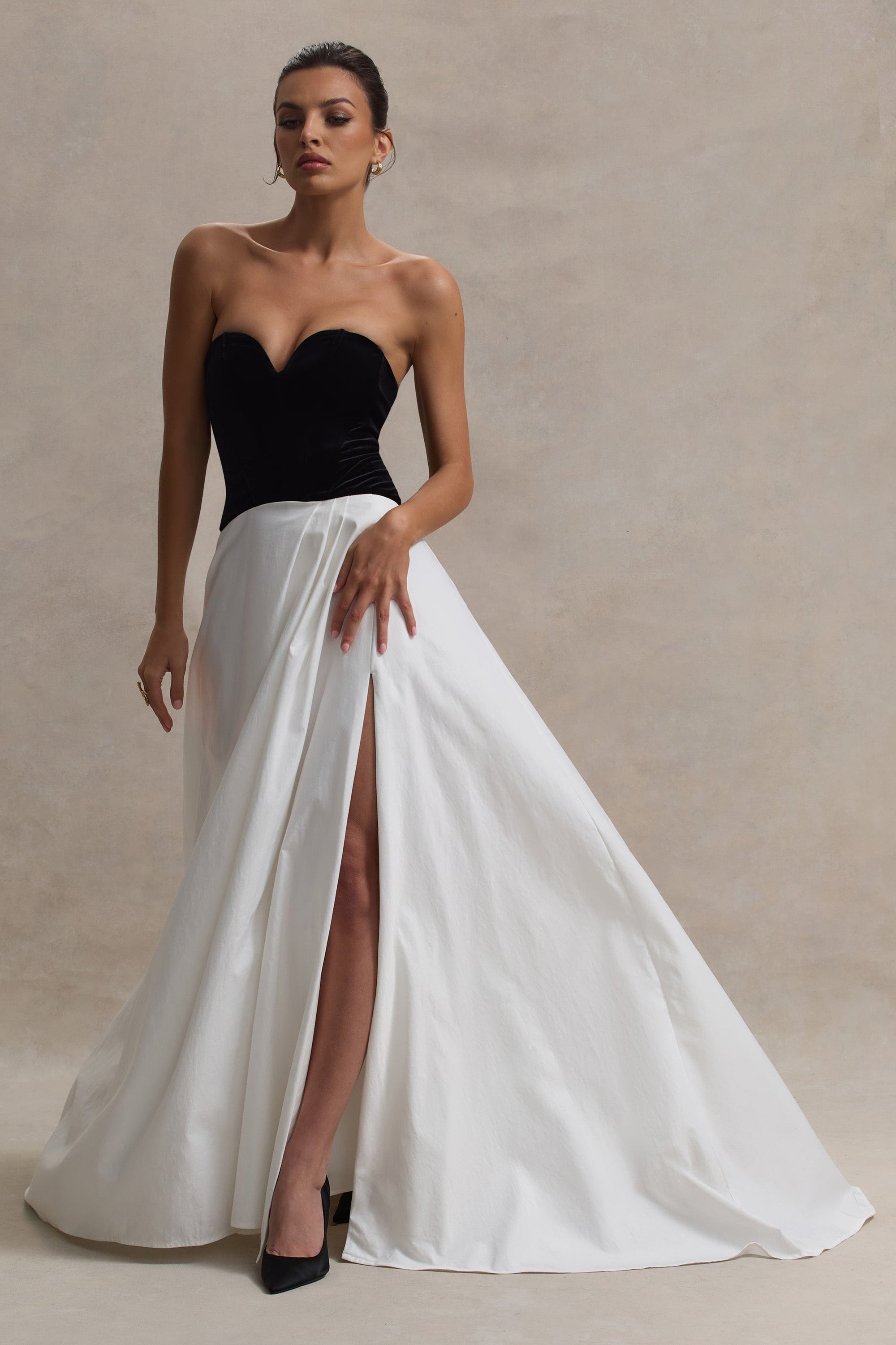 Lucienne | Schwarzes und cremefarbenes Sweetheart-Korsett-Maxikleid mit Schlitz