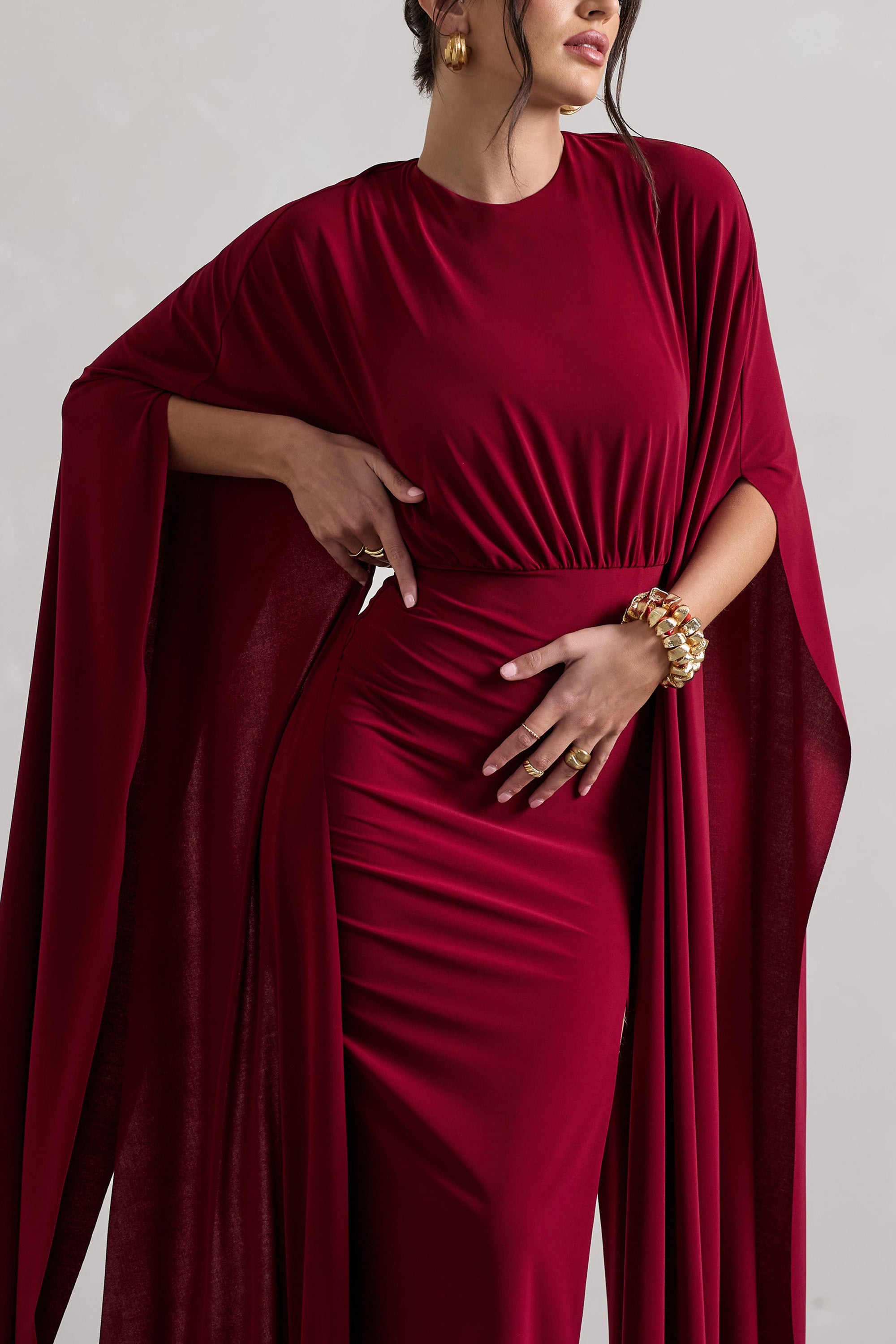Ilaria | Berry-Maxikleid mit Cape-Ärmeln und Schlitz