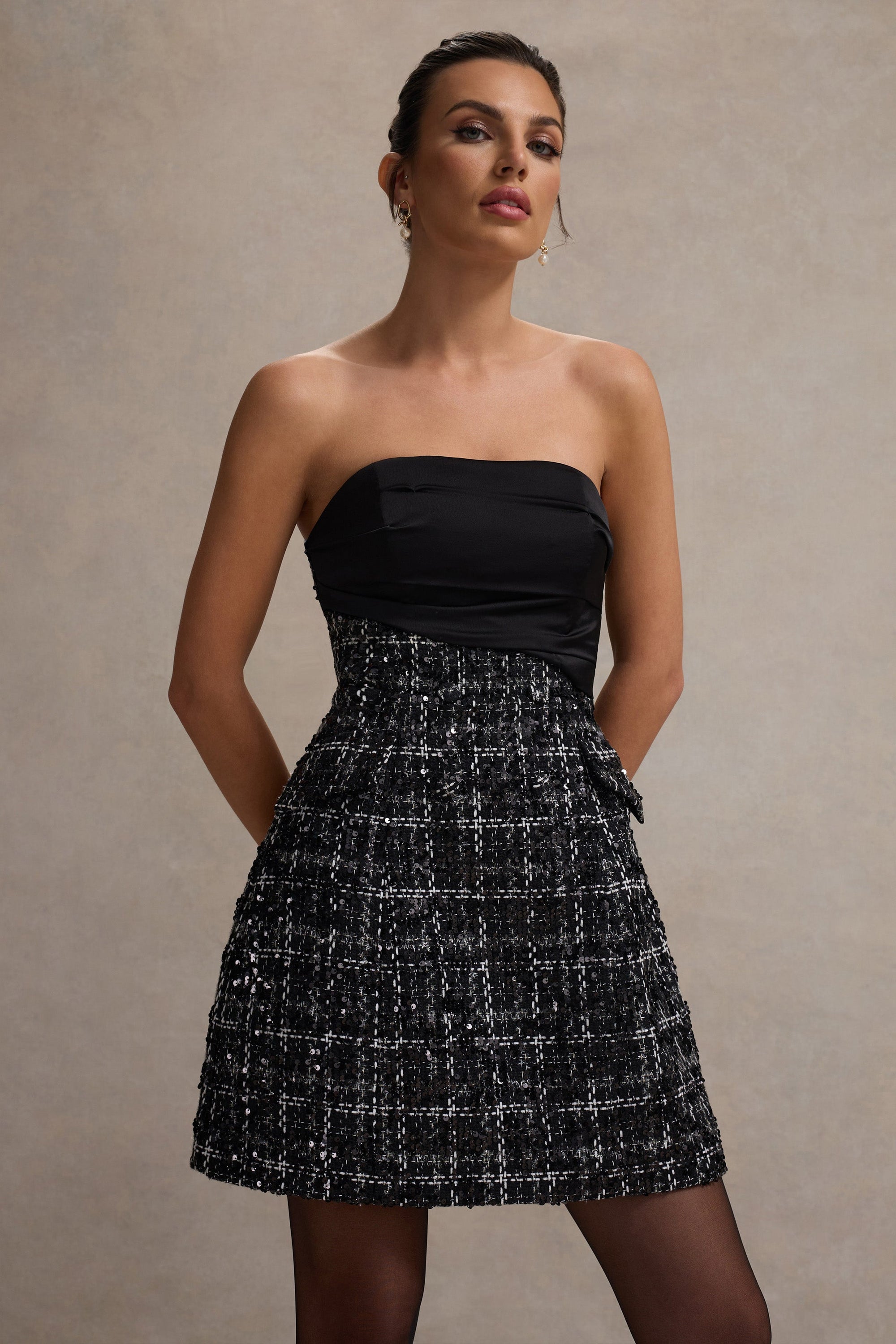 Park Avenue | Schwarzes, schulterfreies Bouclé-Tailliertes Minikleid
