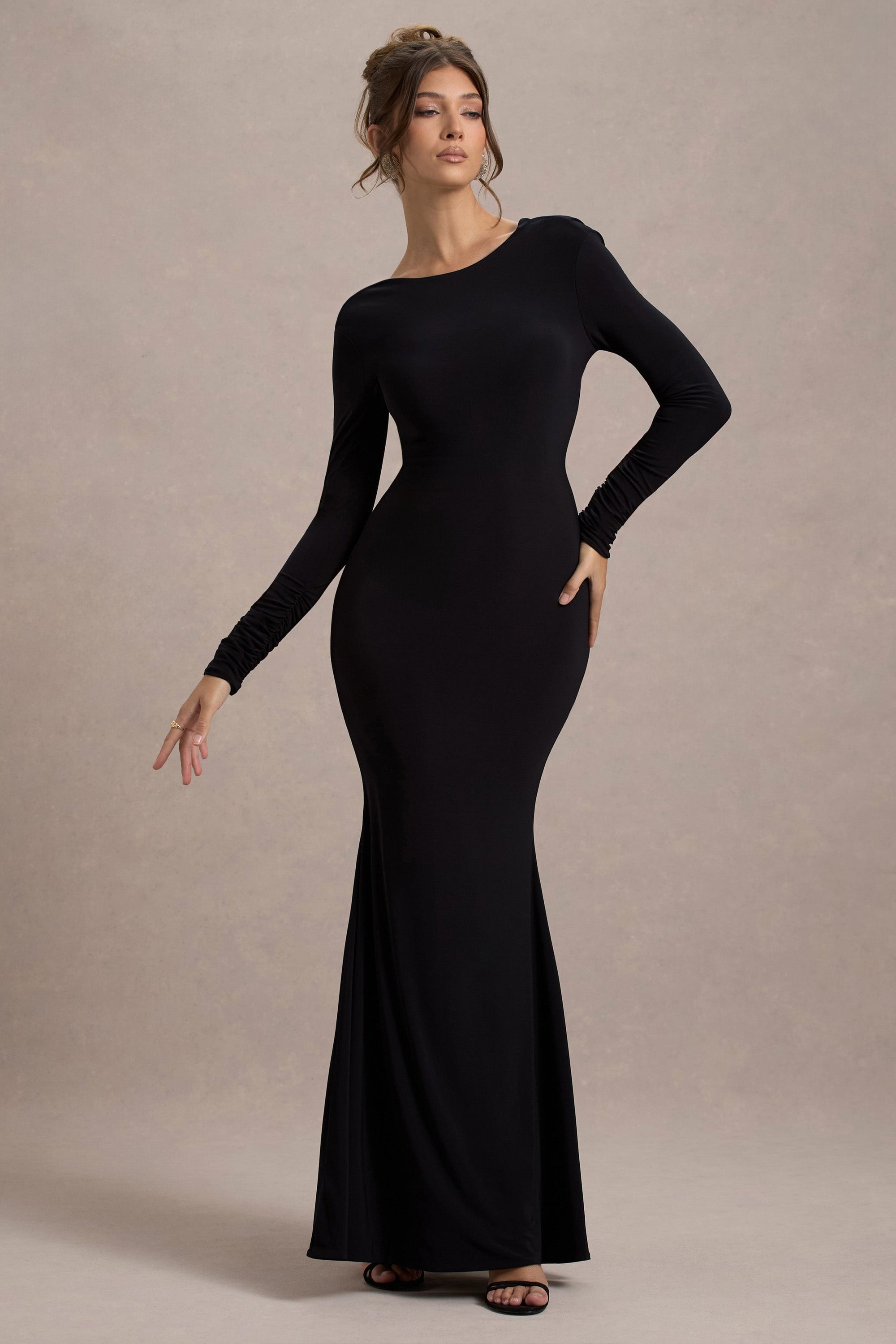 Rosalee | Schwarzes Maxikleid mit langen Ärmeln, Wasserfallrücken und Schleifendetails