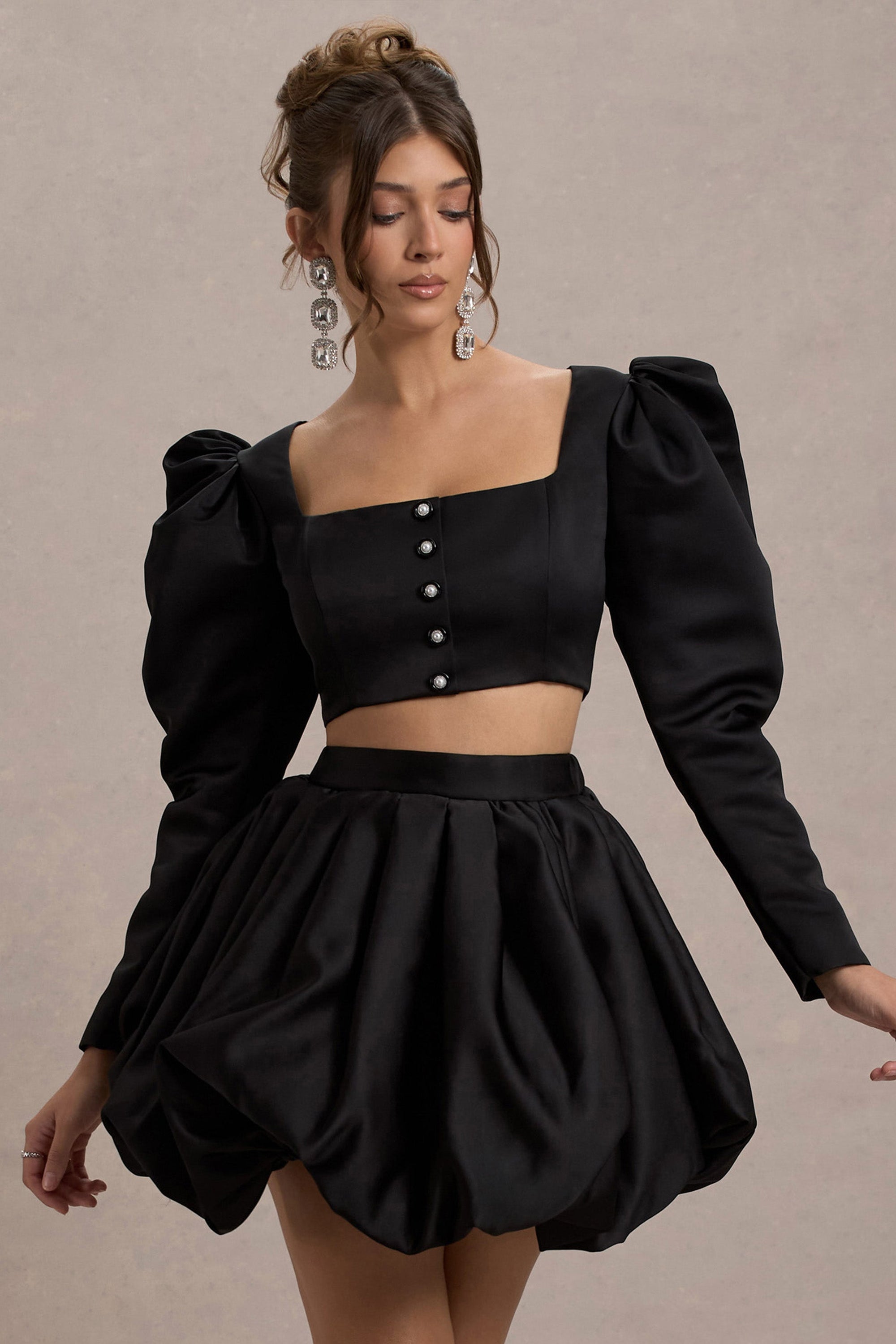 Eloisa | Schwarze Satinjacke mit Puffärmeln und kurzem Schnitt