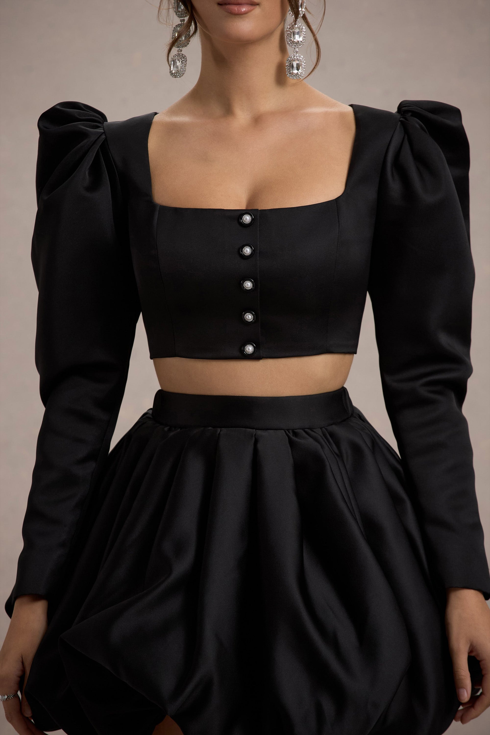 Eloisa | Schwarze Satinjacke mit Puffärmeln und kurzem Schnitt