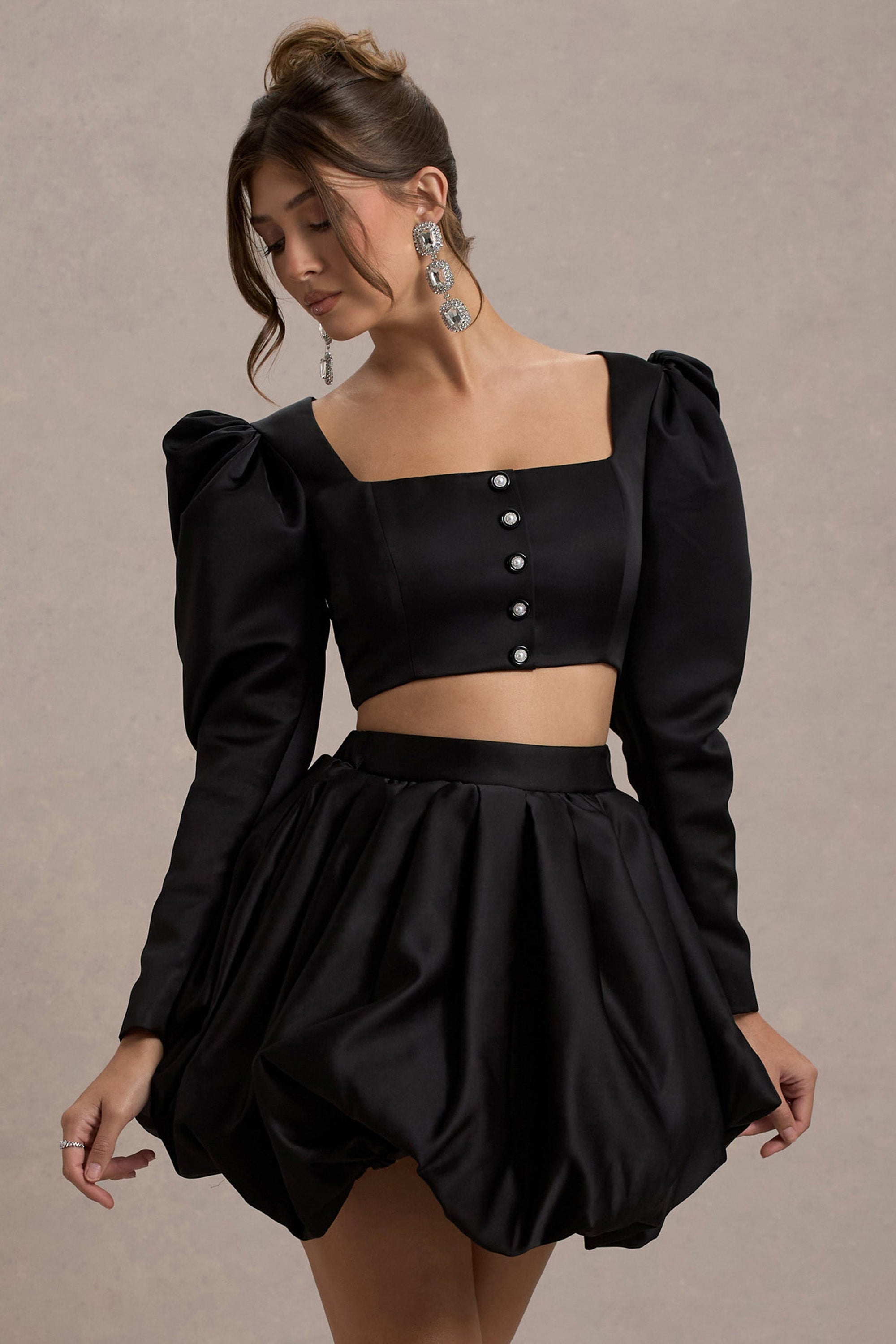 Eloisa | Schwarze Satinjacke mit Puffärmeln und kurzem Schnitt