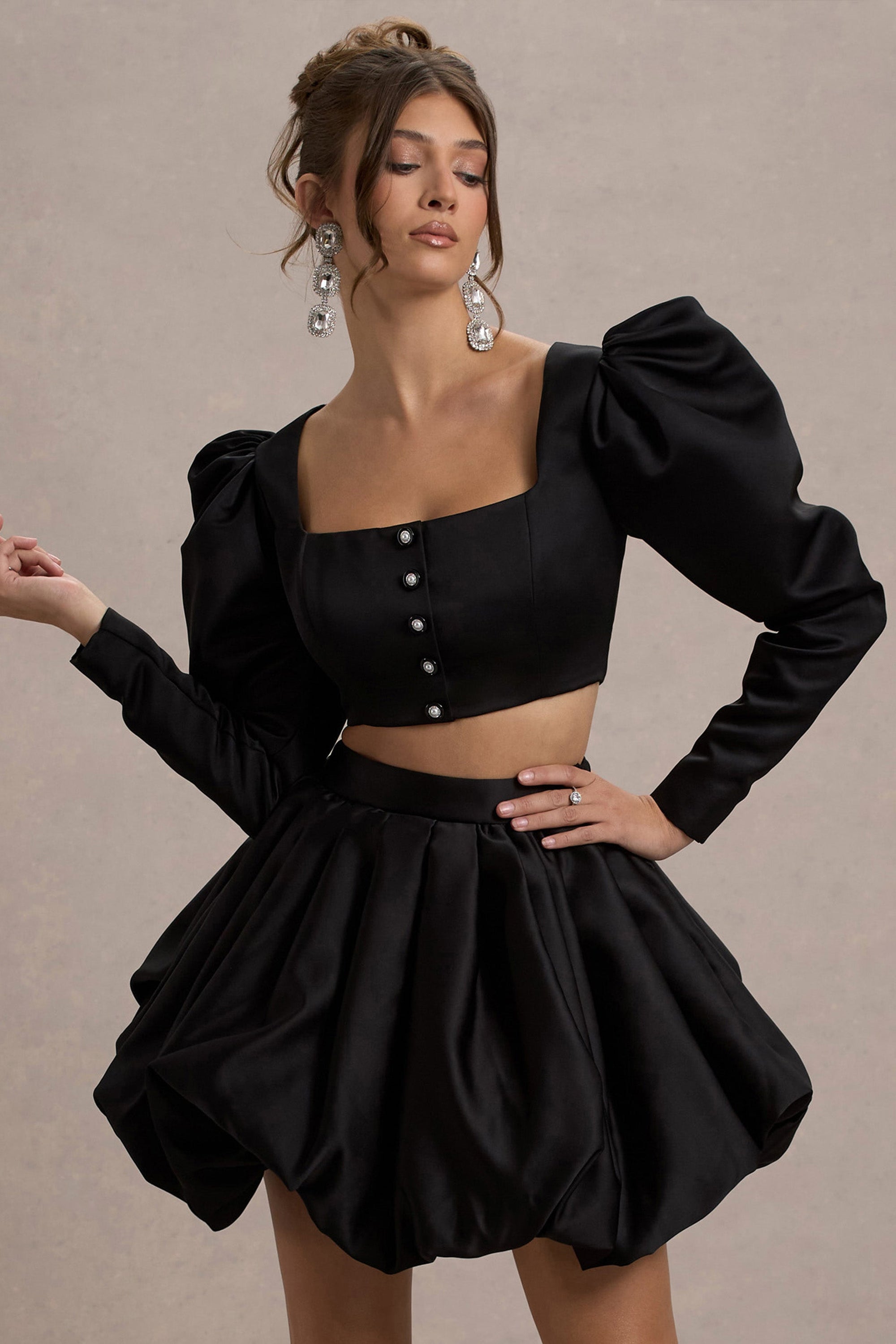 Eloisa | Schwarze Satinjacke mit Puffärmeln und kurzem Schnitt