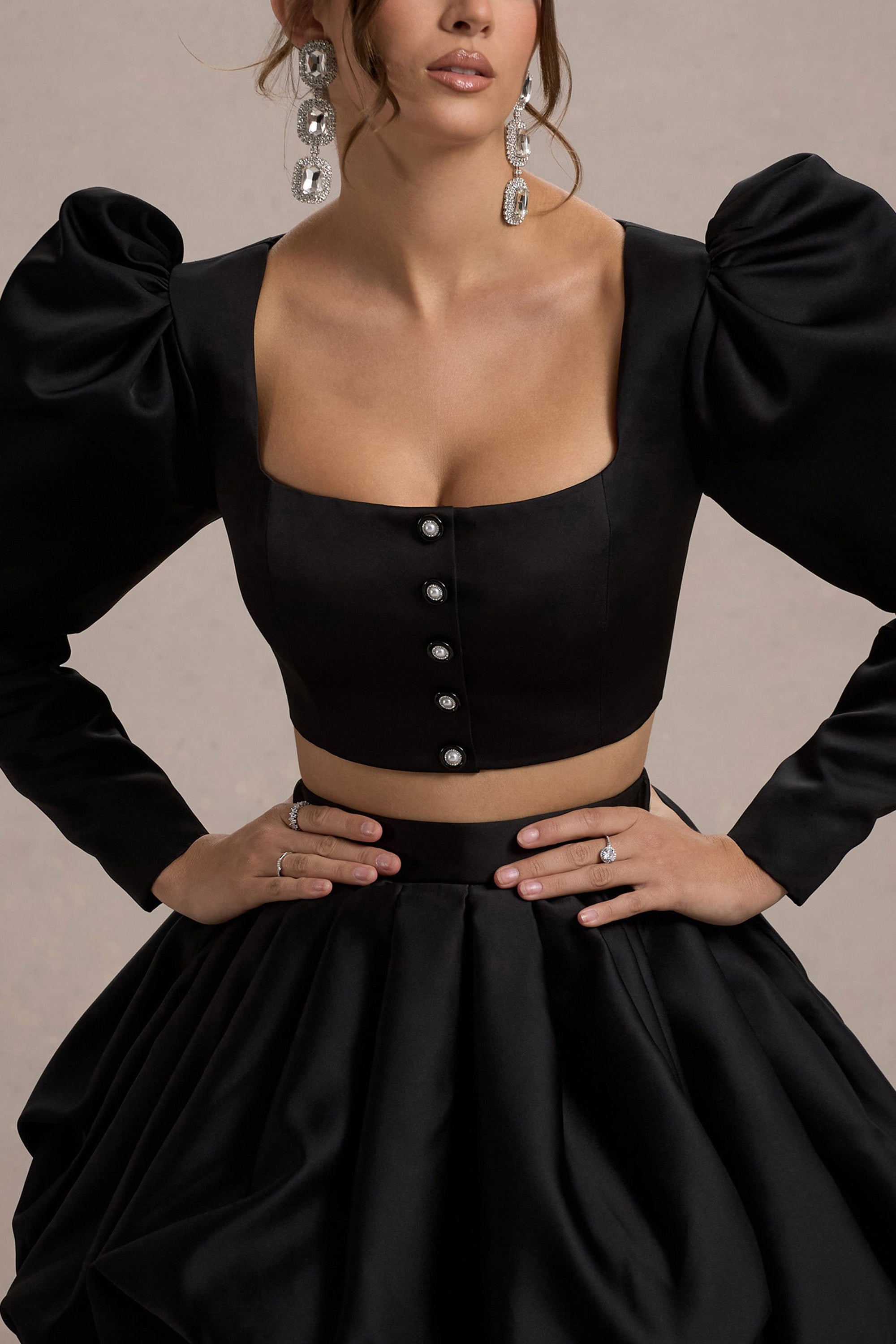 Eloisa | Schwarze Satinjacke mit Puffärmeln und kurzem Schnitt