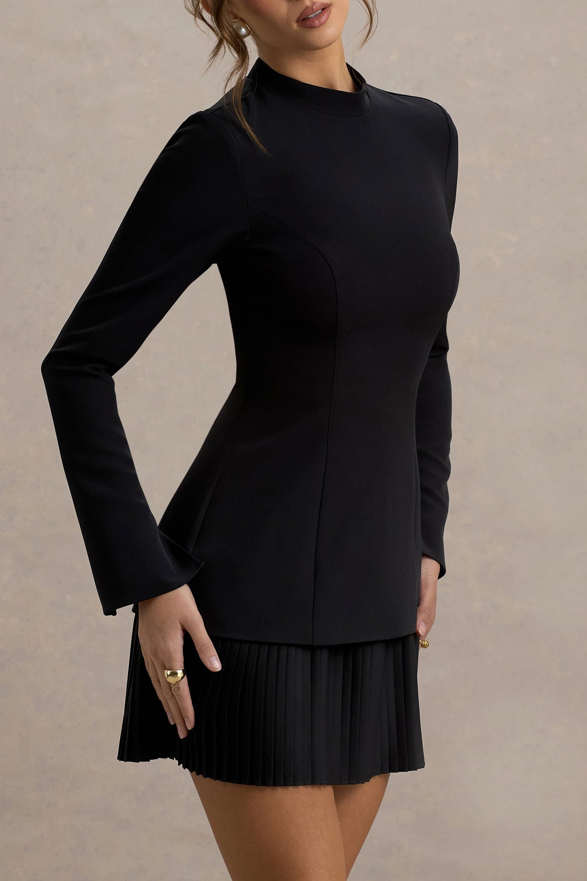 Athena | Schwarzes Minikleid mit langen Ärmeln und Plissé-Saum