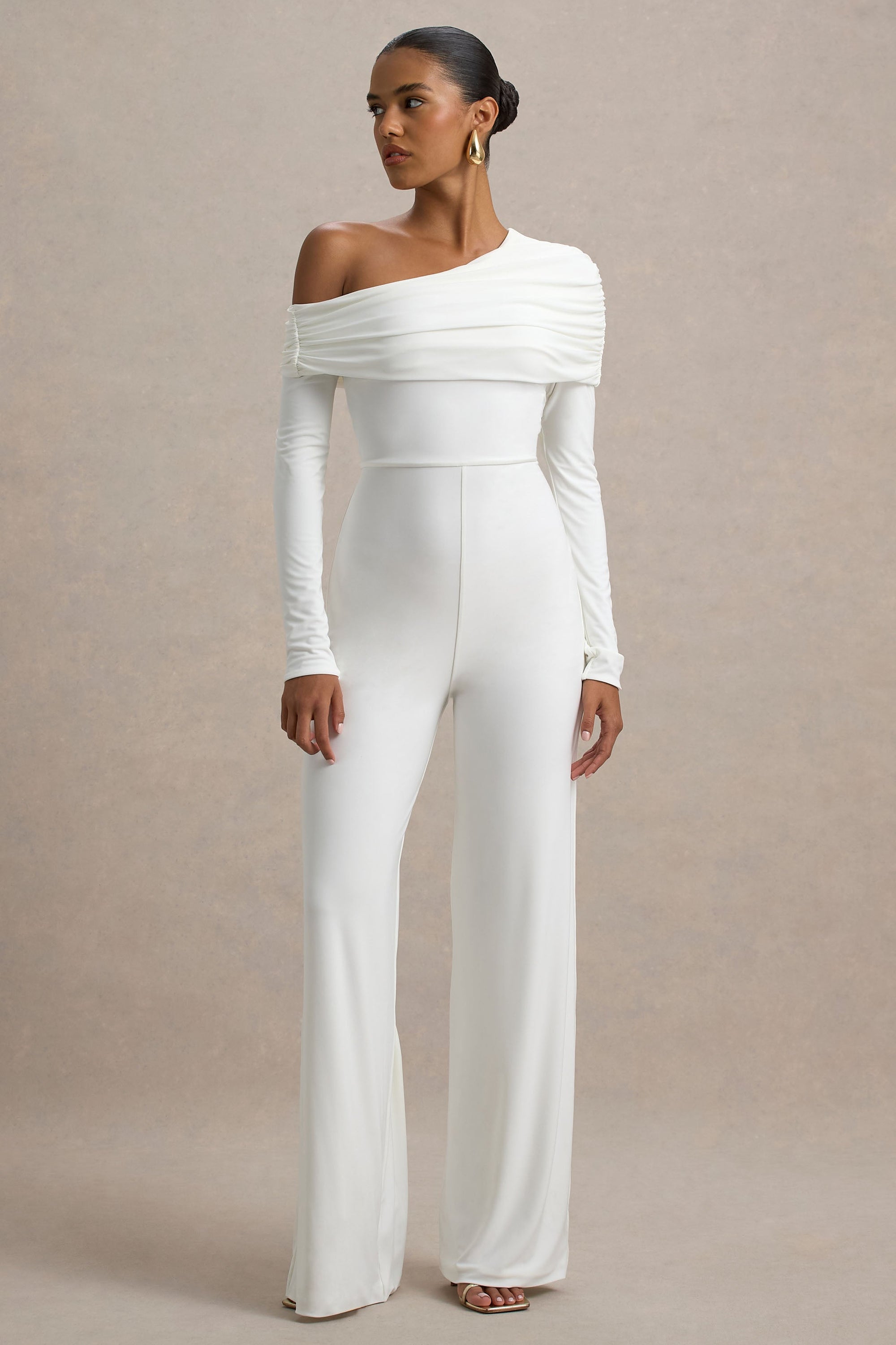 Gracious | Weißer Jumpsuit mit asymmetrischem Ausschnitt