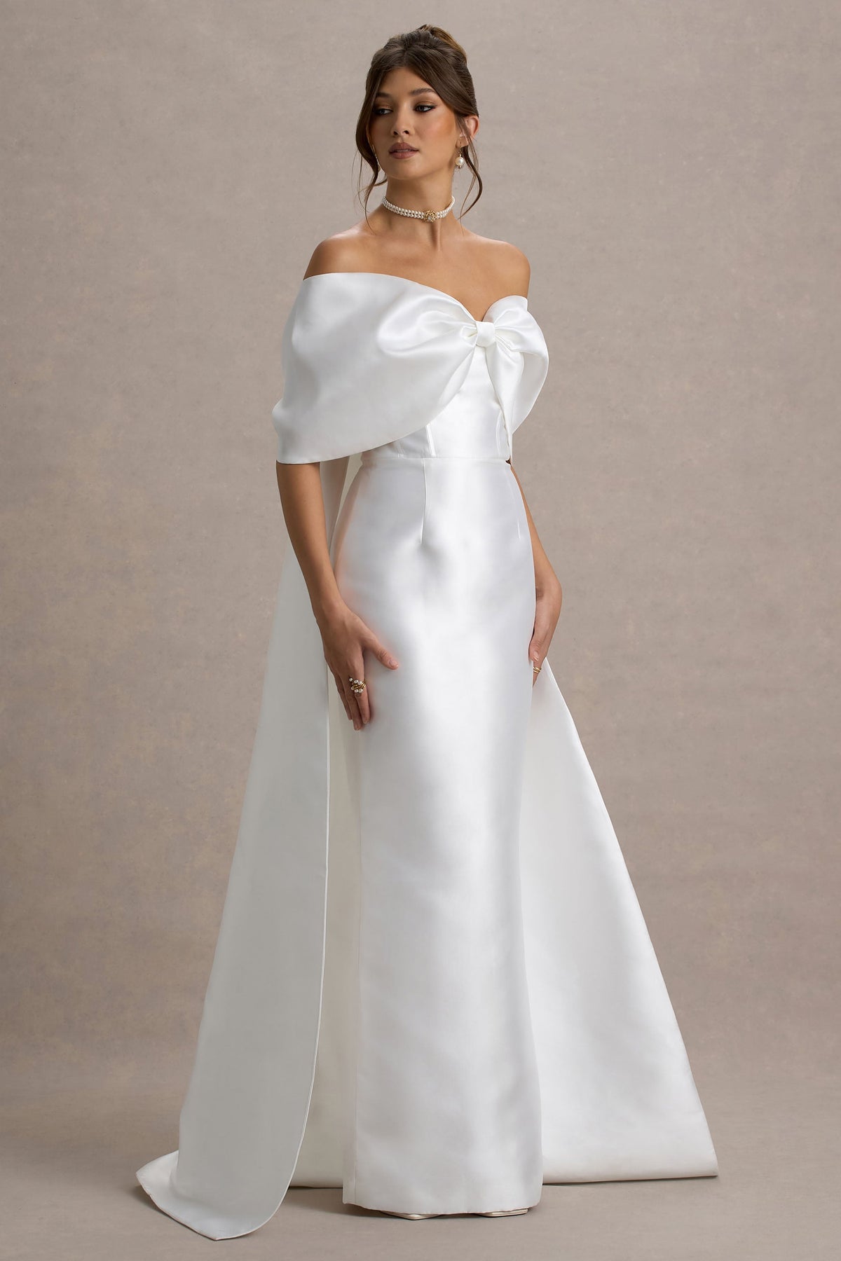 Wanting More | Elfenbeinfarbenes Satin-Maxikleid mit großer Schleife