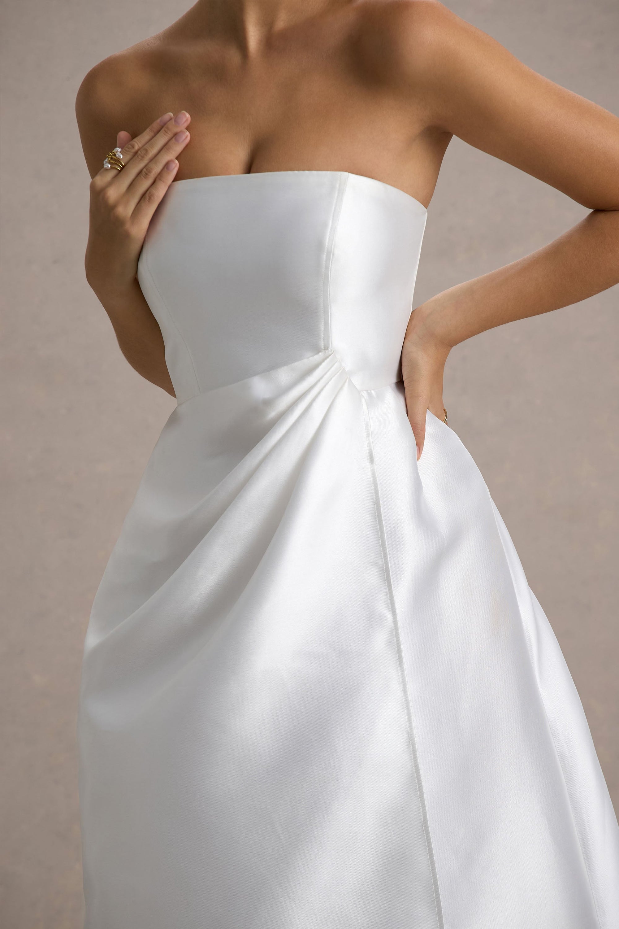 Universe | Weißes Bandeau-Maxikleid mit Schlitz und Puff-Rock