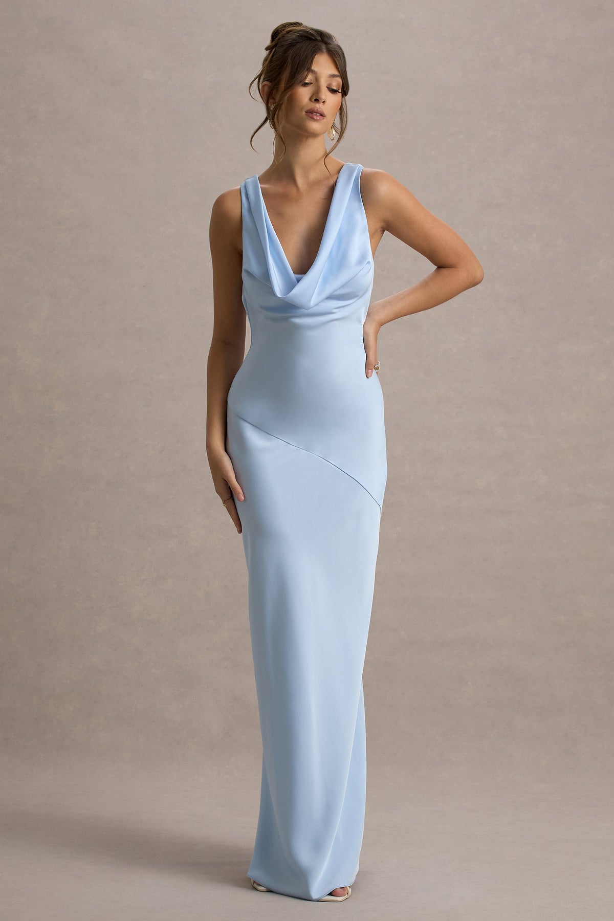 Alesso | Puderblaues Satin-Slip-Maxikleid mit Wasserfallausschnitt