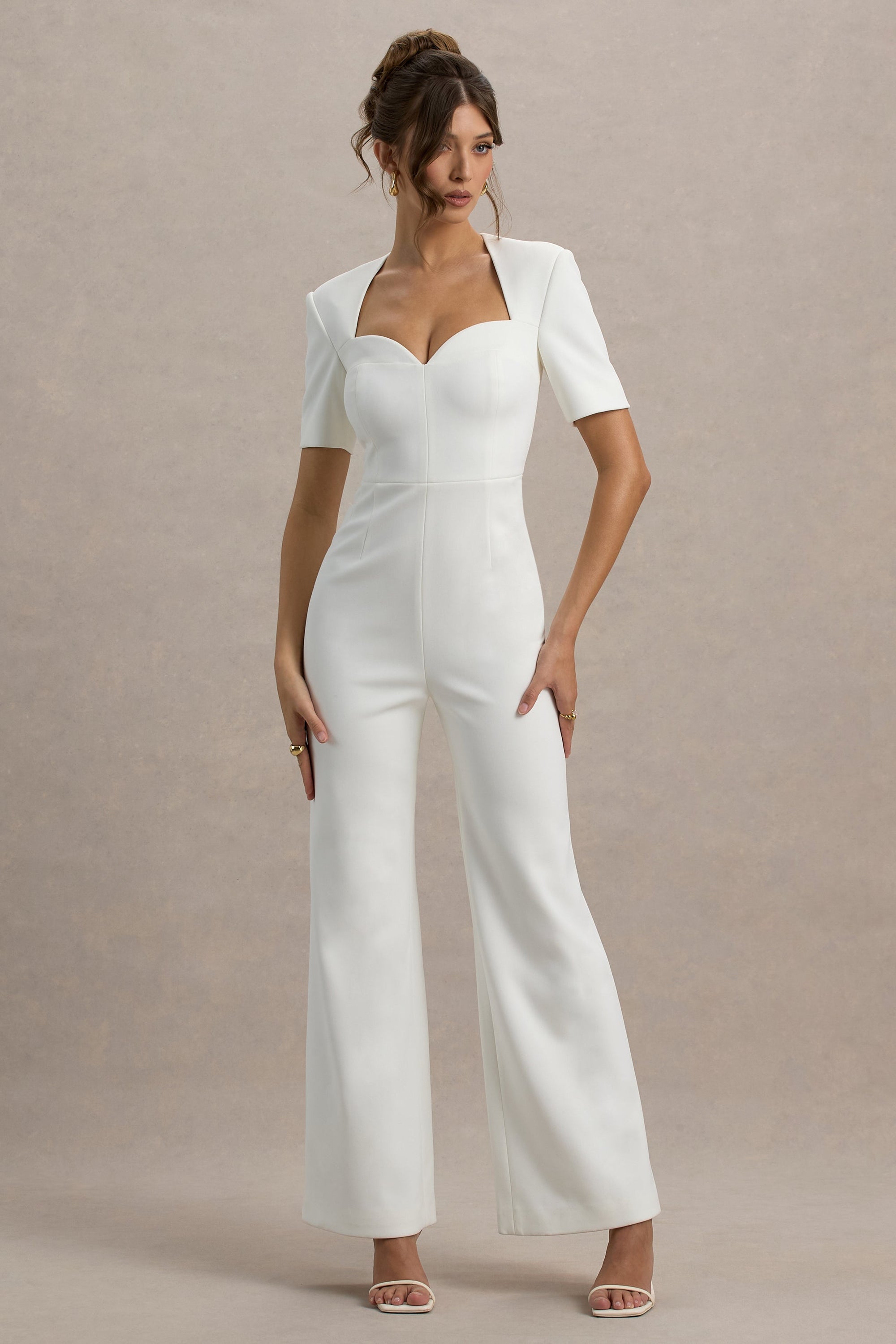 Simone | Weißer Jumpsuit mit Sweetheart-Ausschnitt, kurzen Ärmeln und weitem Bein