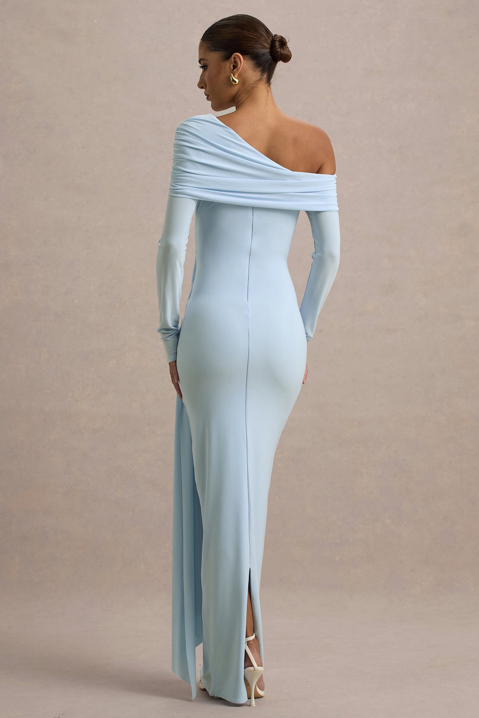 Valina | Puderblaues Maxikleid mit Raffungen, asymmetrischem Schnitt und Drapierung