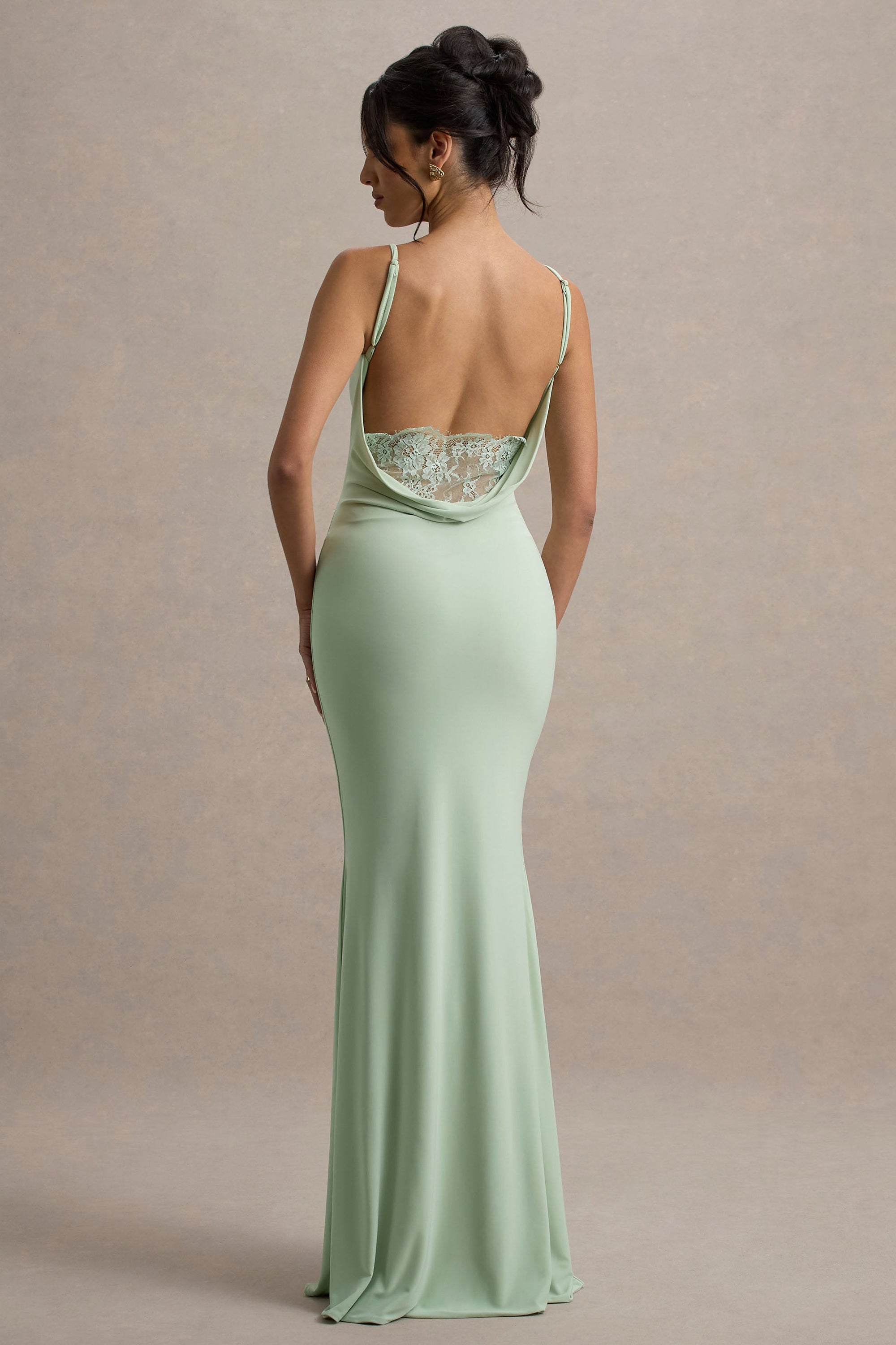 Francoise | Hellgrünes Wasserfall-Ausschnitt-Maxikleid mit Rückenausschnitt und Spitzeinsatz