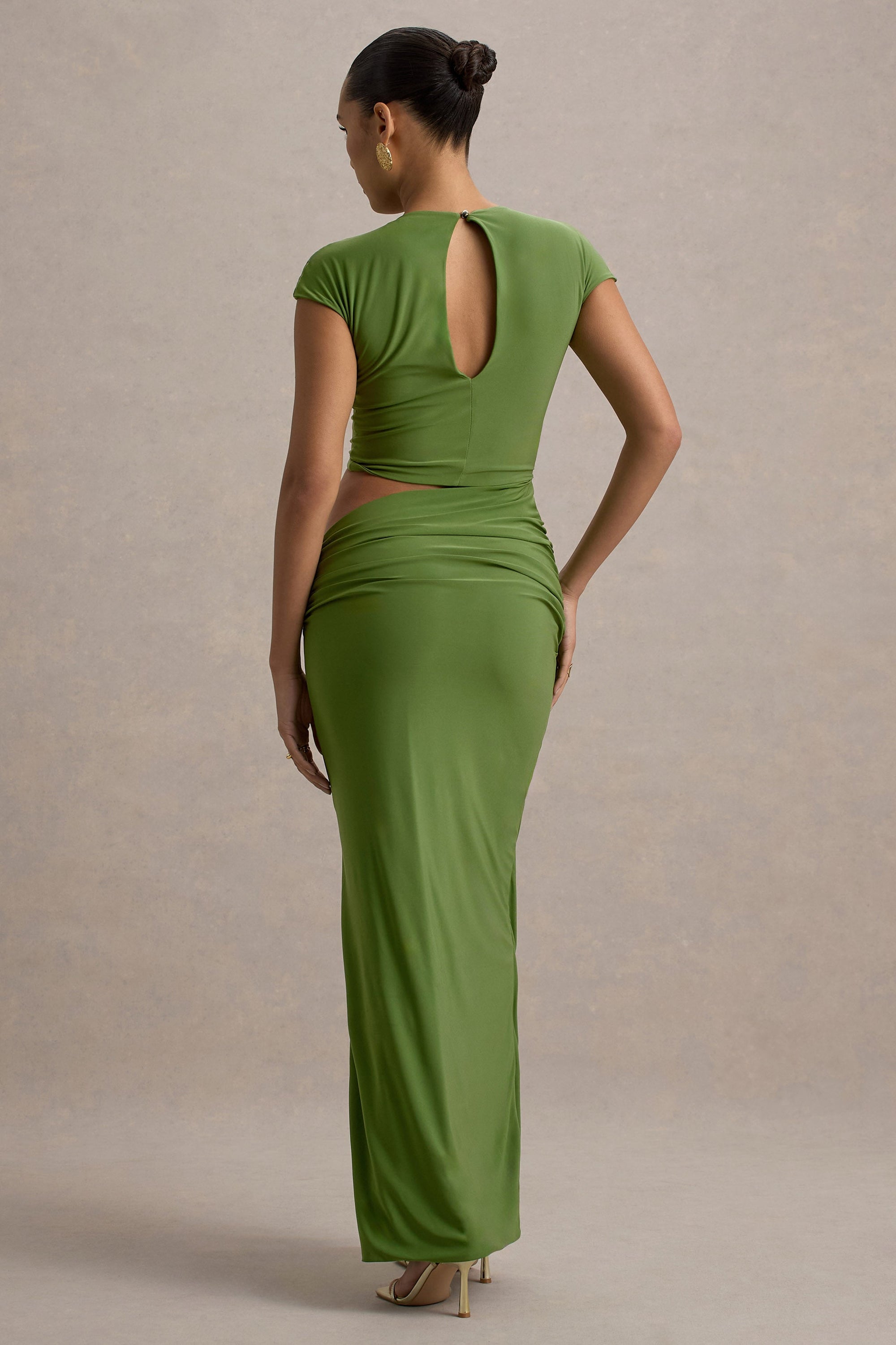 Pia | Grünes Maxikleid mit kurzen Ärmeln und Cut-Outs