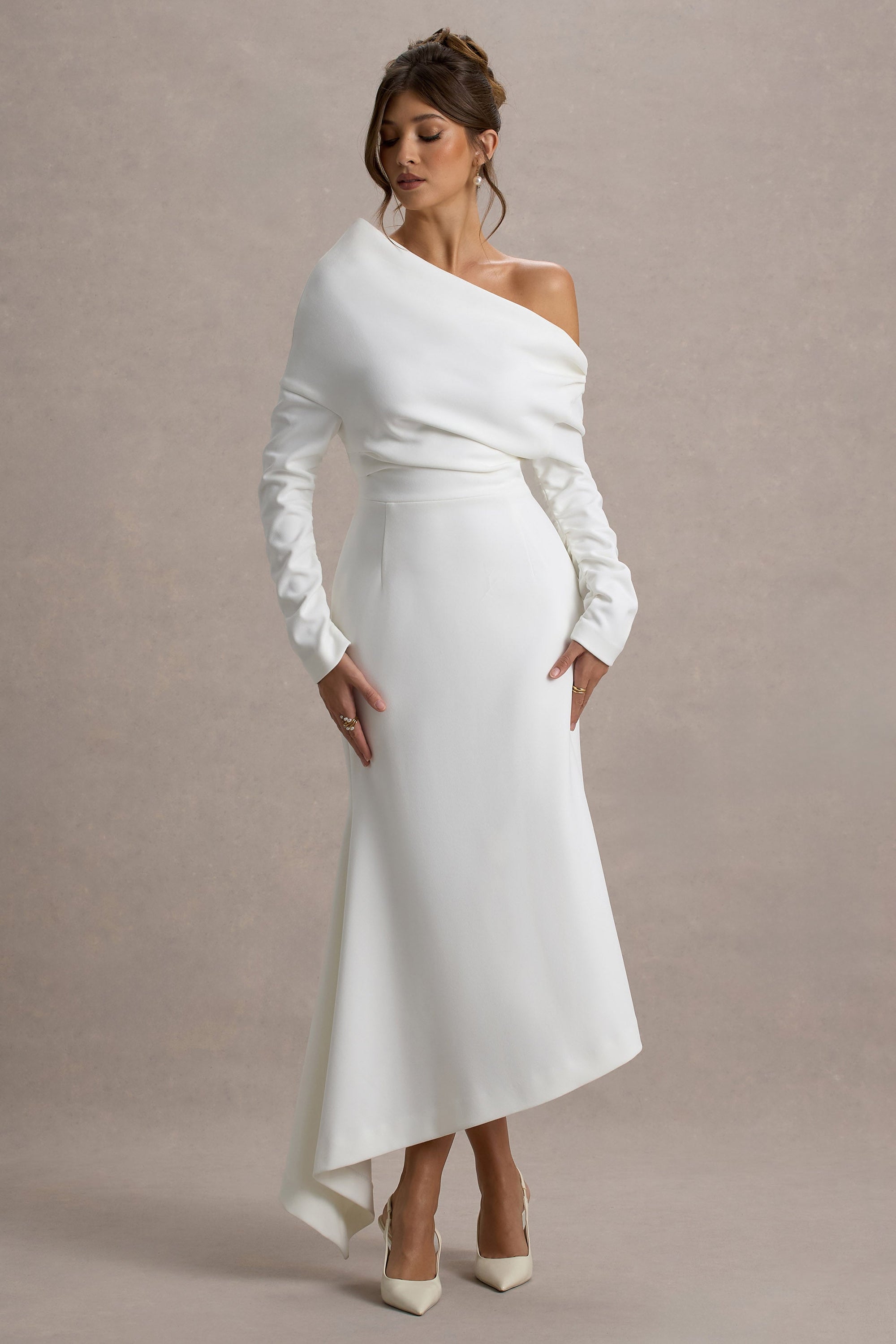 Lou | Weißes Maxikleid mit einer Schulter und asymmetrischem Schnitt