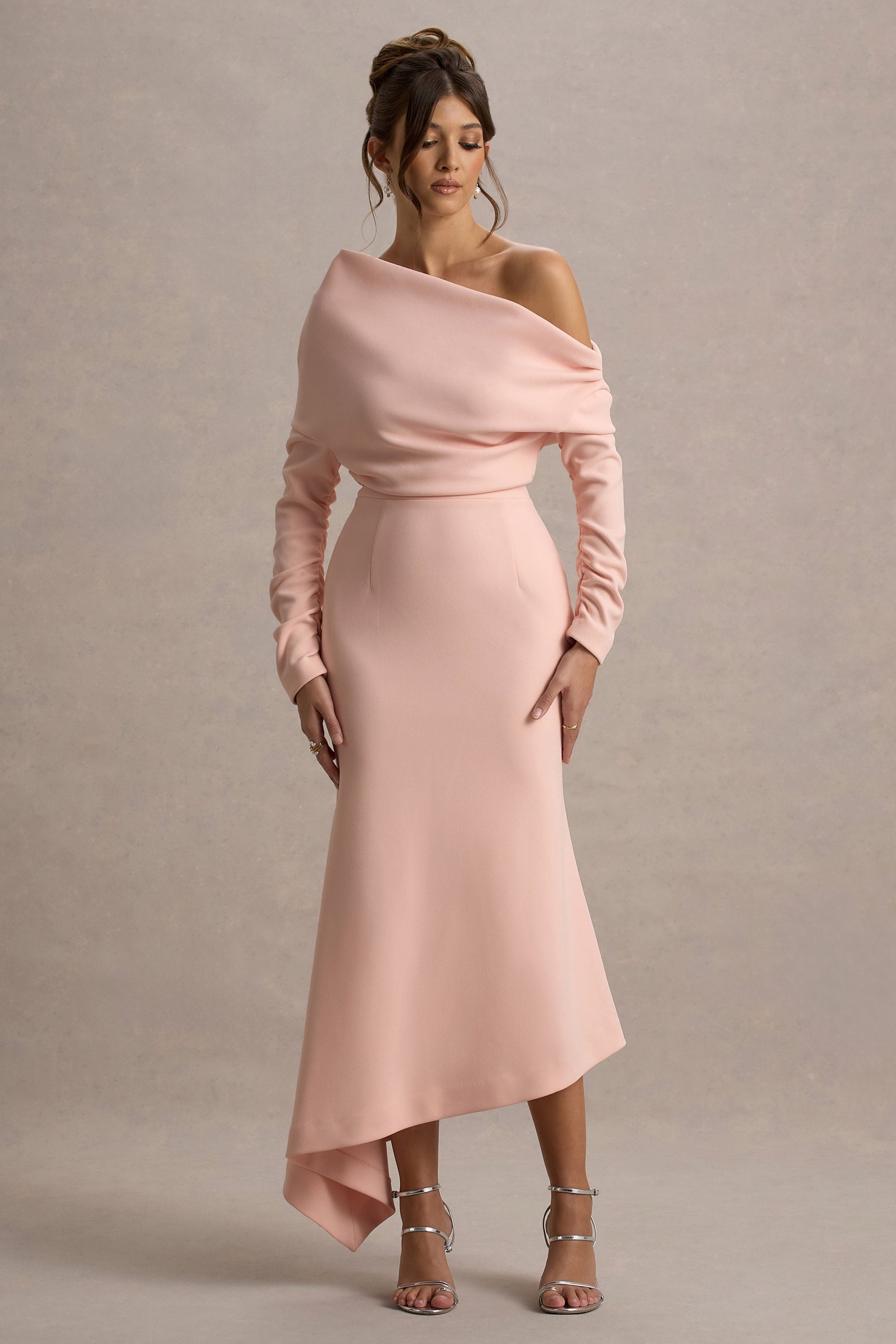 Lou | Pinkes Maxikleid mit einer Schulter und asymmetrischem Schnitt