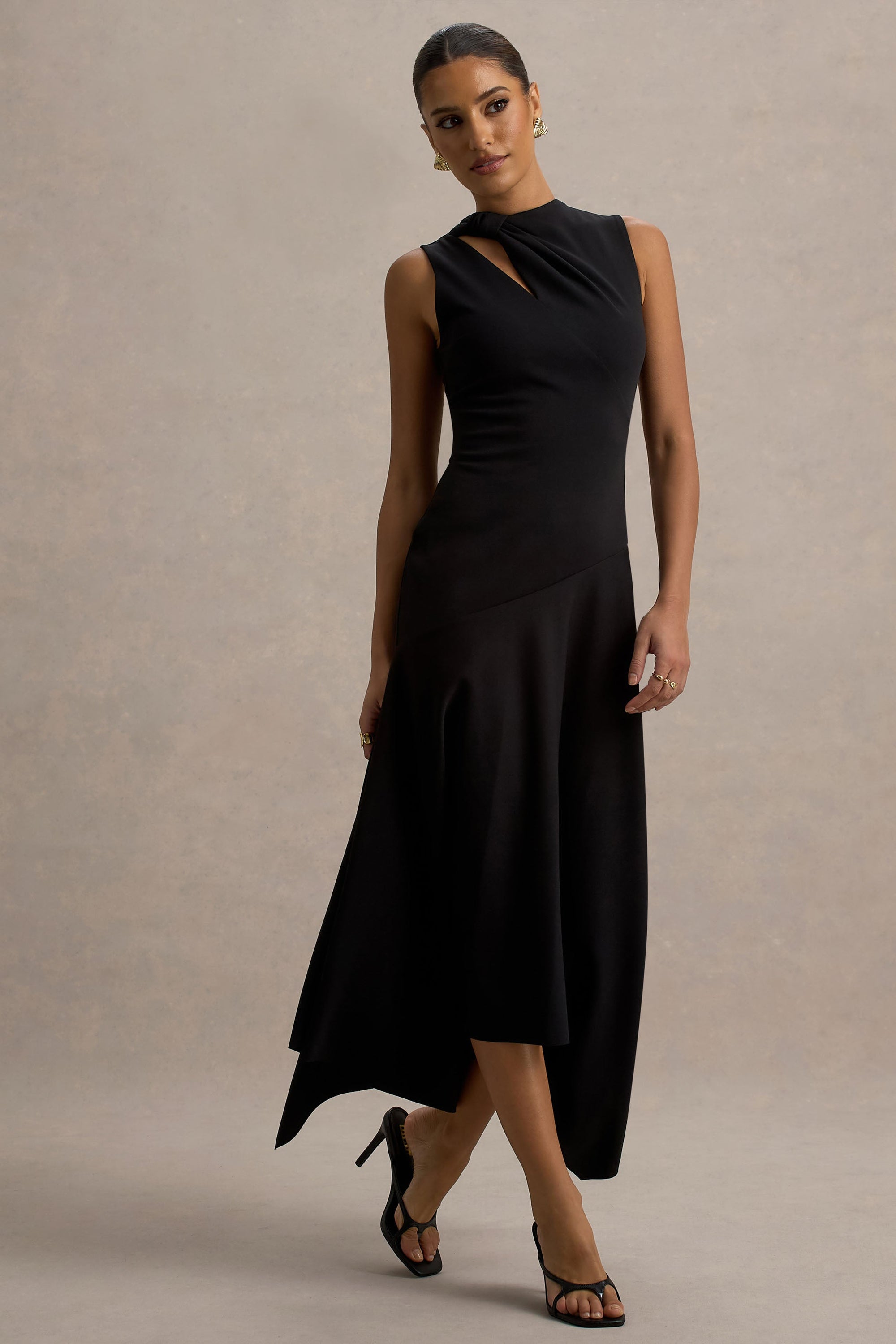 Francesca | Schwarzes Midikleid mit Knoten und Taschentuchsaum.