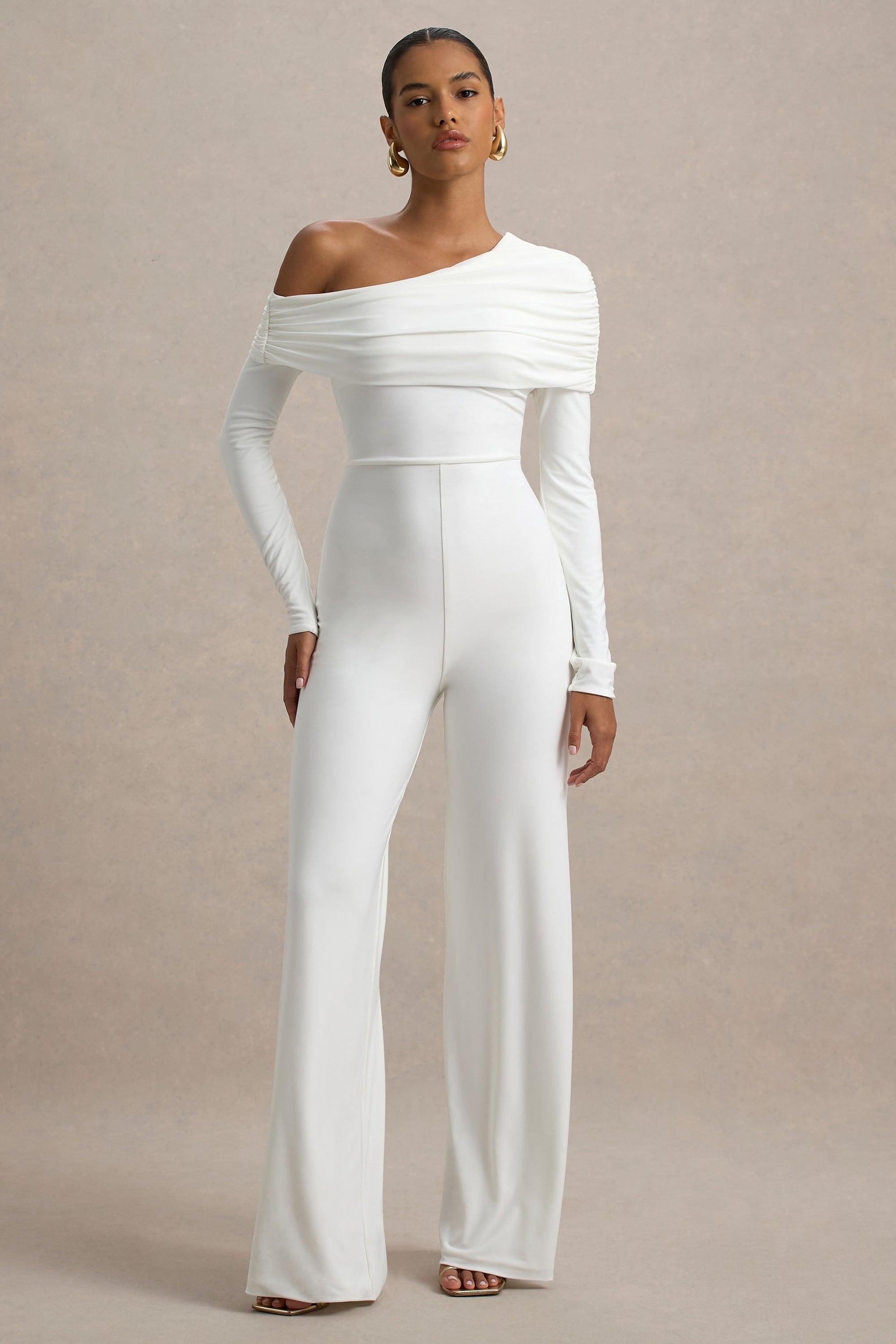 Gracious | Weißer Jumpsuit mit asymmetrischem Ausschnitt