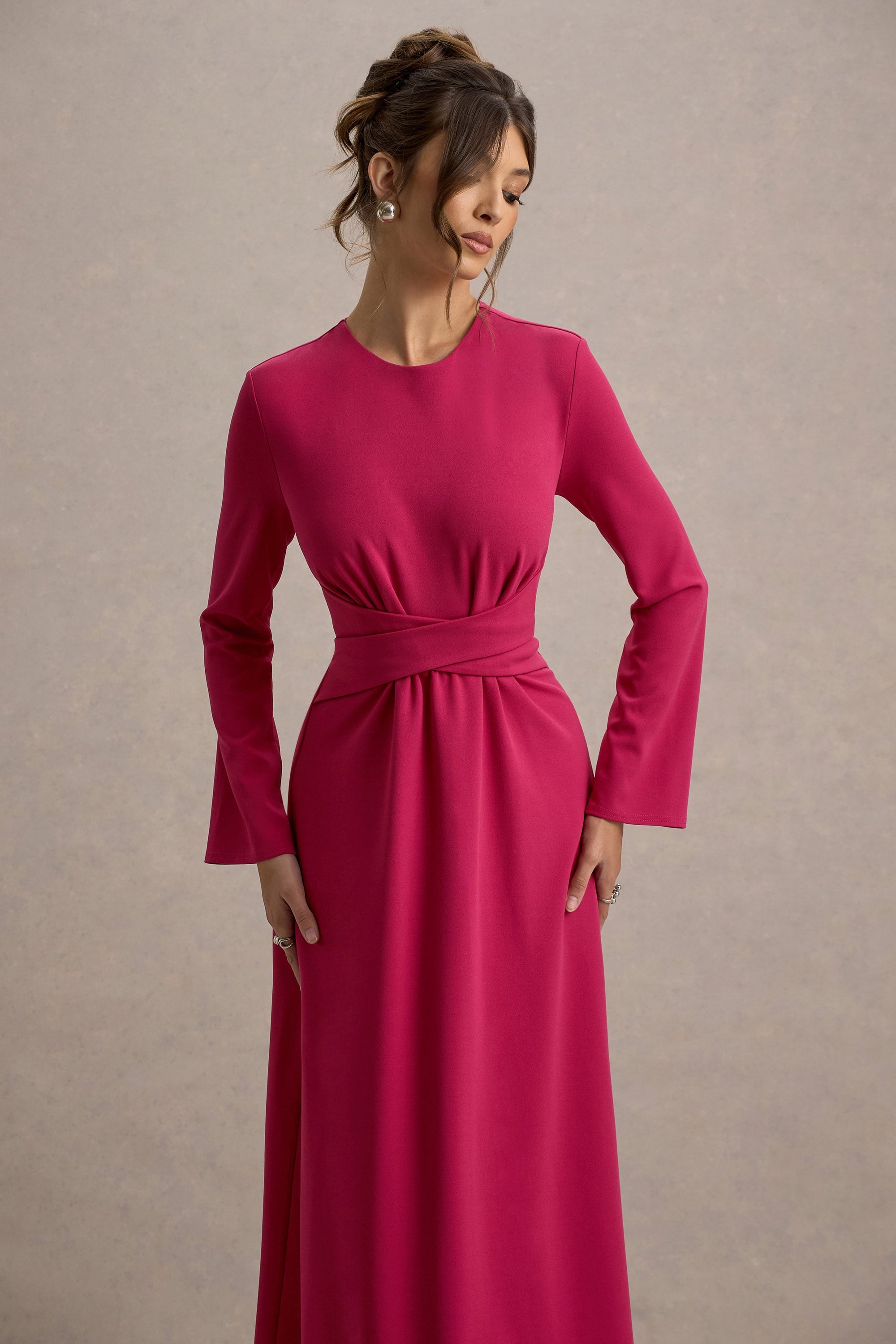 Cassiopeia | Hot-Pinkfarbenes Midikleid mit langen Ärmeln und überkreuztem Taillendetail