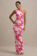 Dalarie | Pinkfarbenes und oranges Maxikleid mit Blumenmuster, einer Schulter und gerafftem Design