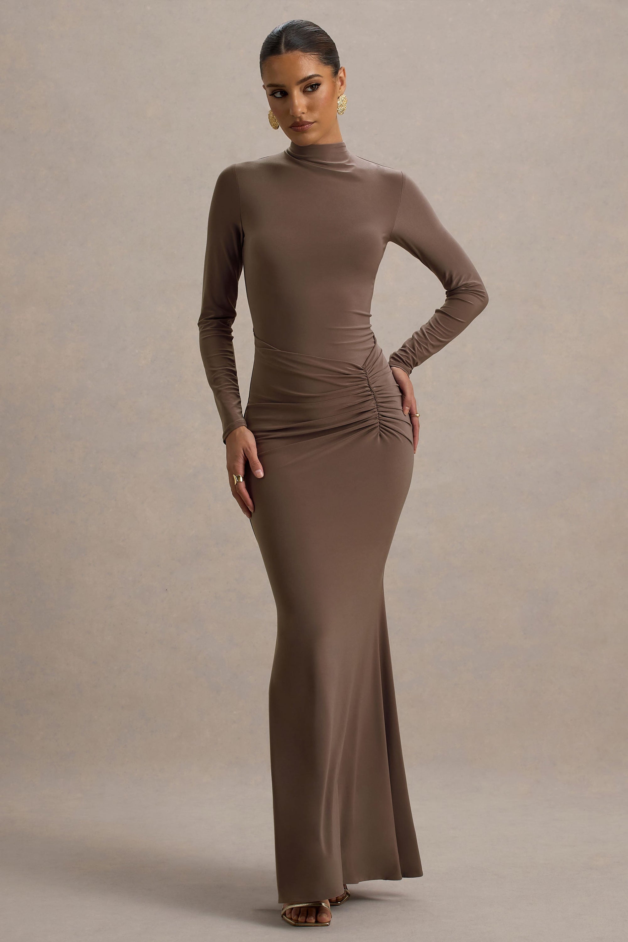 Reid | Braunes Maxikleid mit langen Ärmeln und Raffung