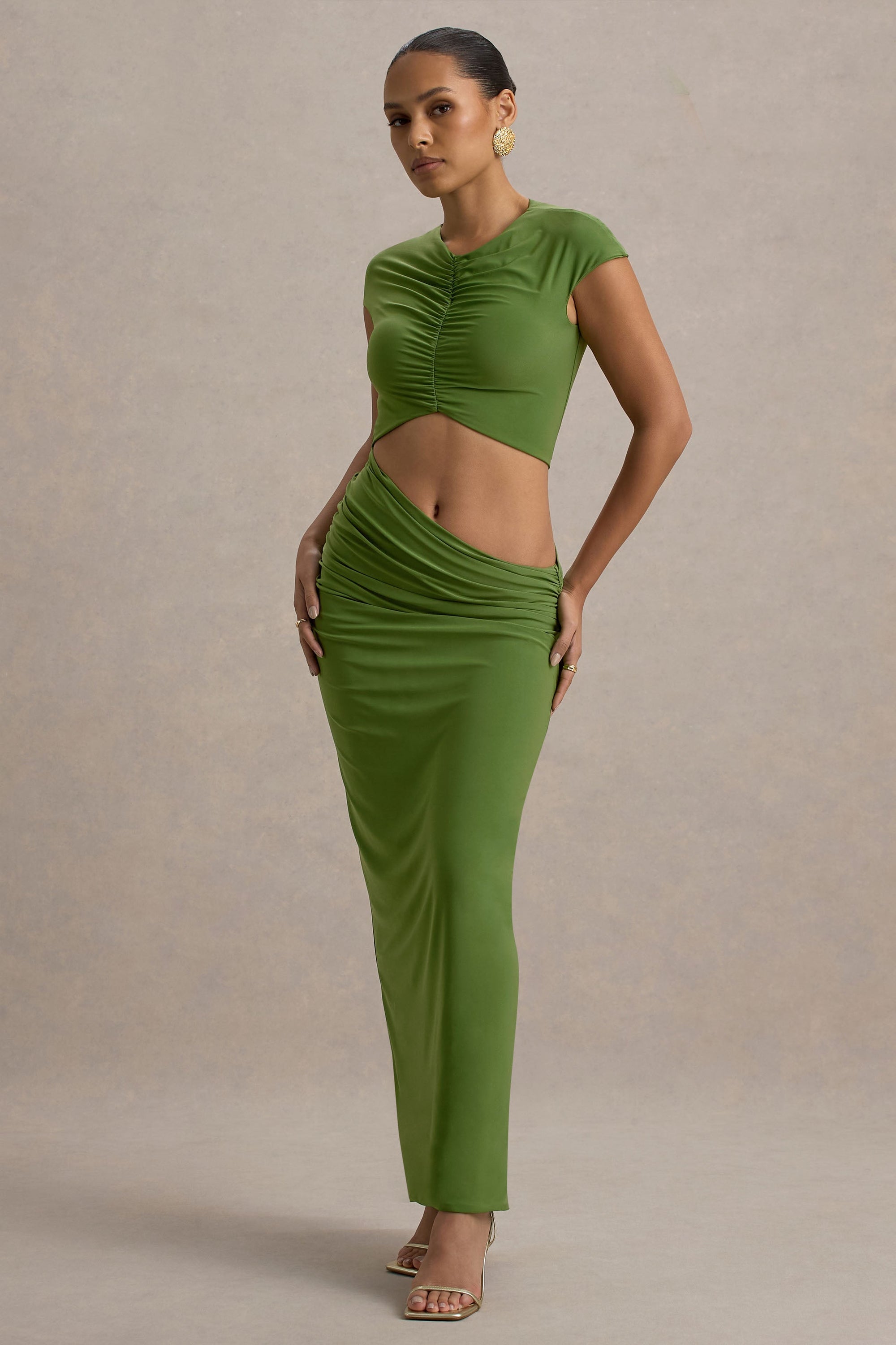 Pia | Grünes Maxikleid mit kurzen Ärmeln und Cut-Outs