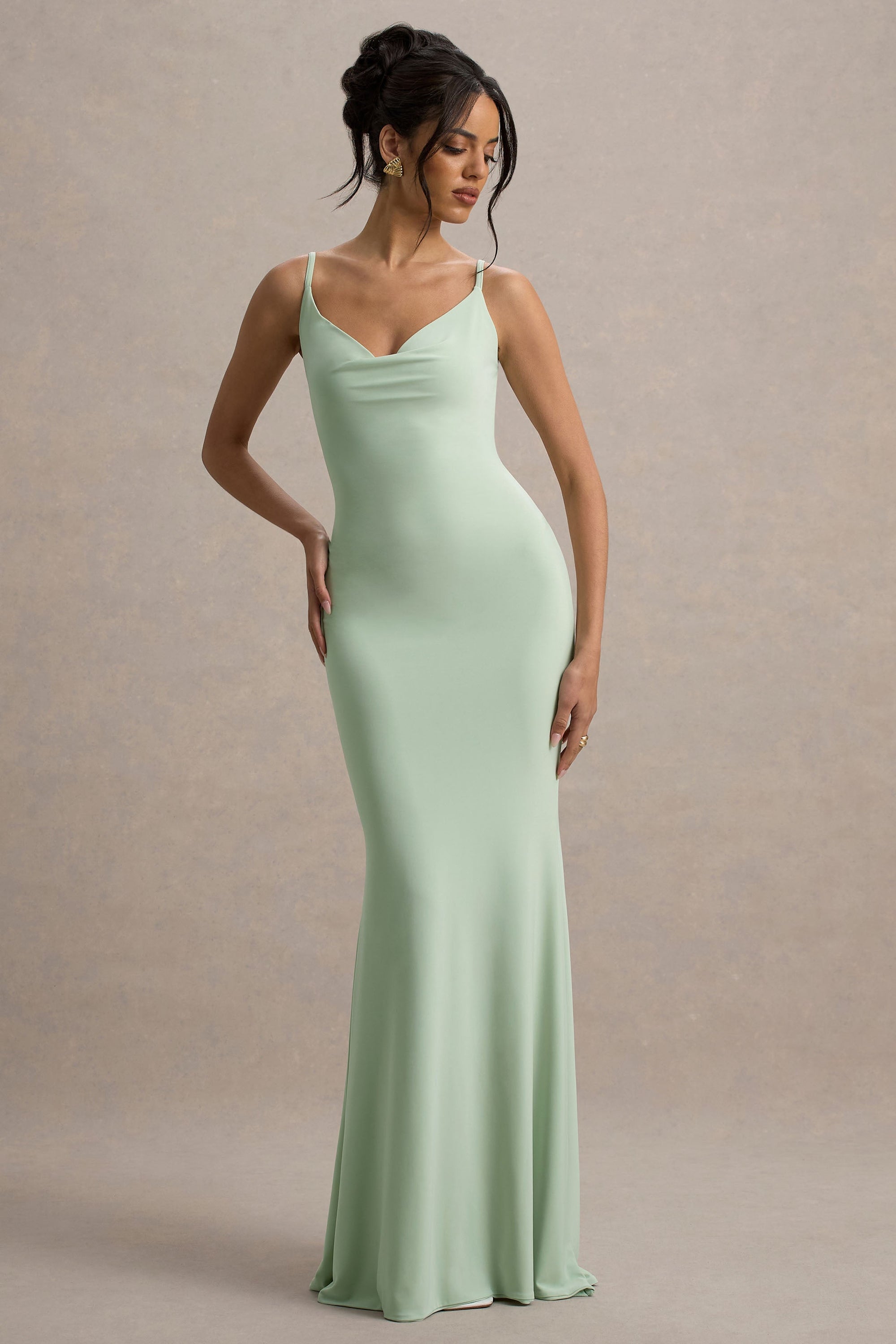 Francoise | Hellgrünes Wasserfall-Ausschnitt-Maxikleid mit Rückenausschnitt und Spitzeinsatz
