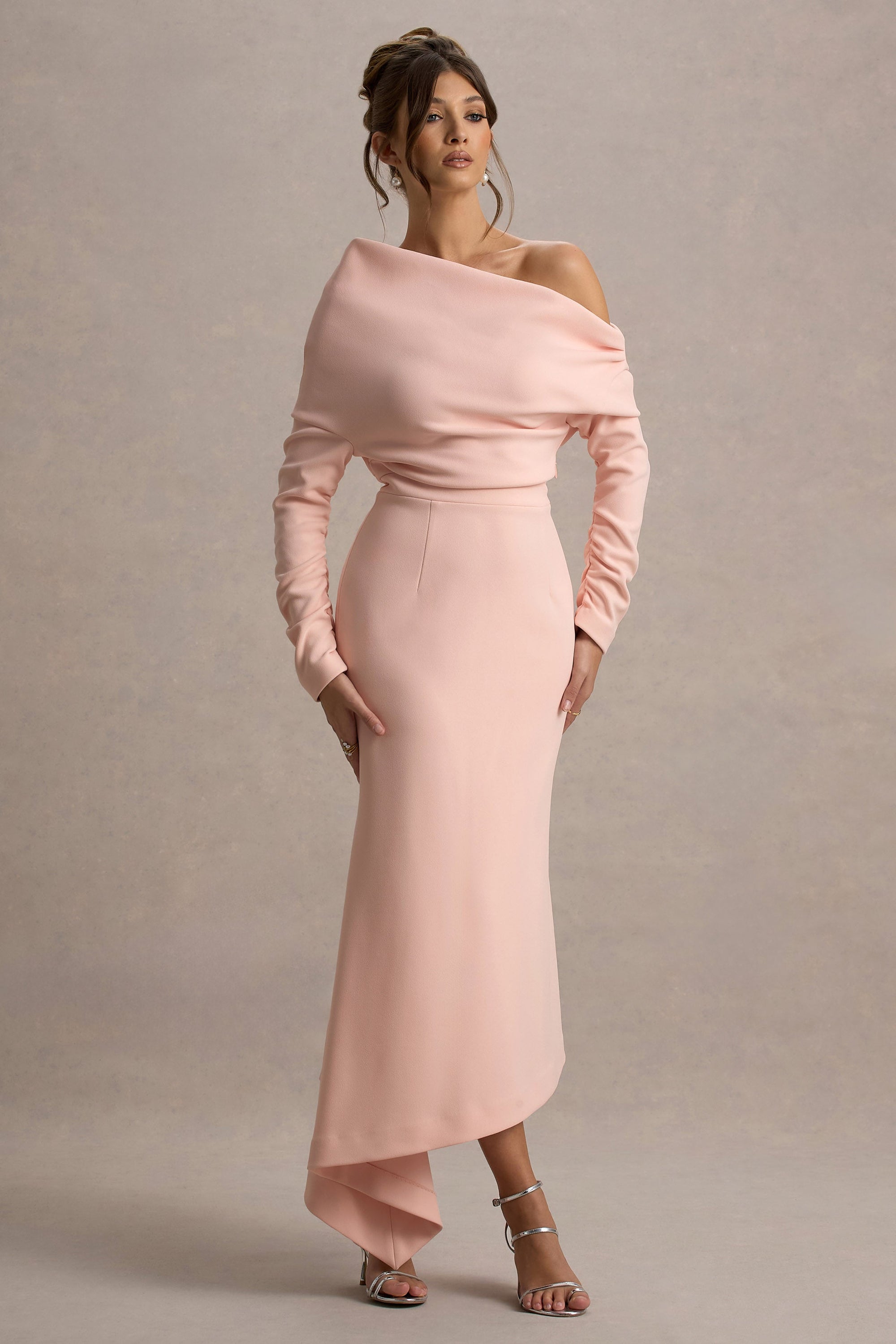 Lou | Pinkes Maxikleid mit einer Schulter und asymmetrischem Schnitt