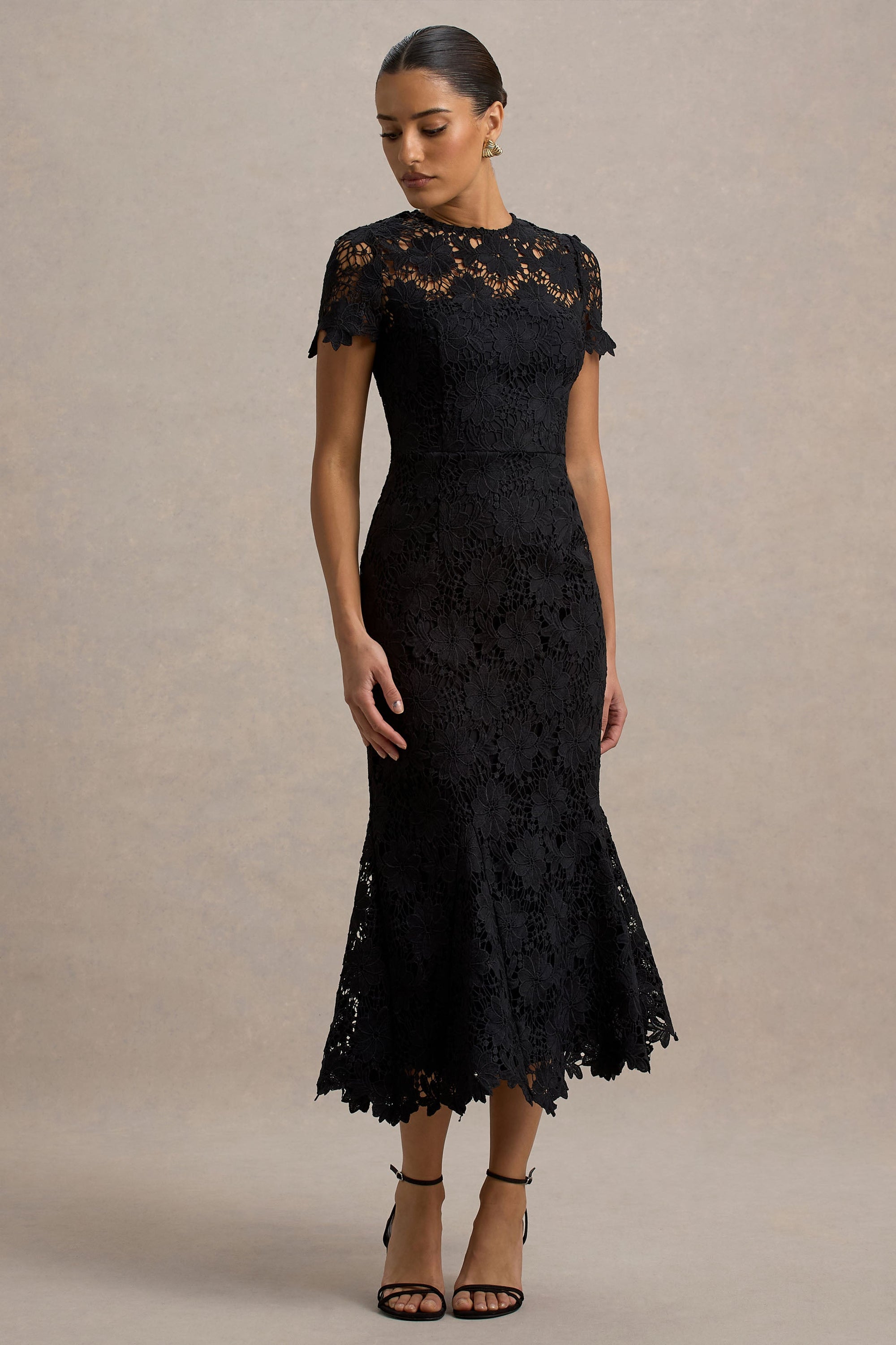 Clarissa | Schwarzes Midikleid aus Spitze mit kurzen Ärmeln