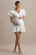 Judie | Weißes Popeline-Minikleid mit V-Ausschnitt und Rüschen