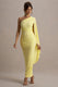 Clementina | Zitronenfarbiges Maxikleid mit asymmetrischen Cape-Ärmeln