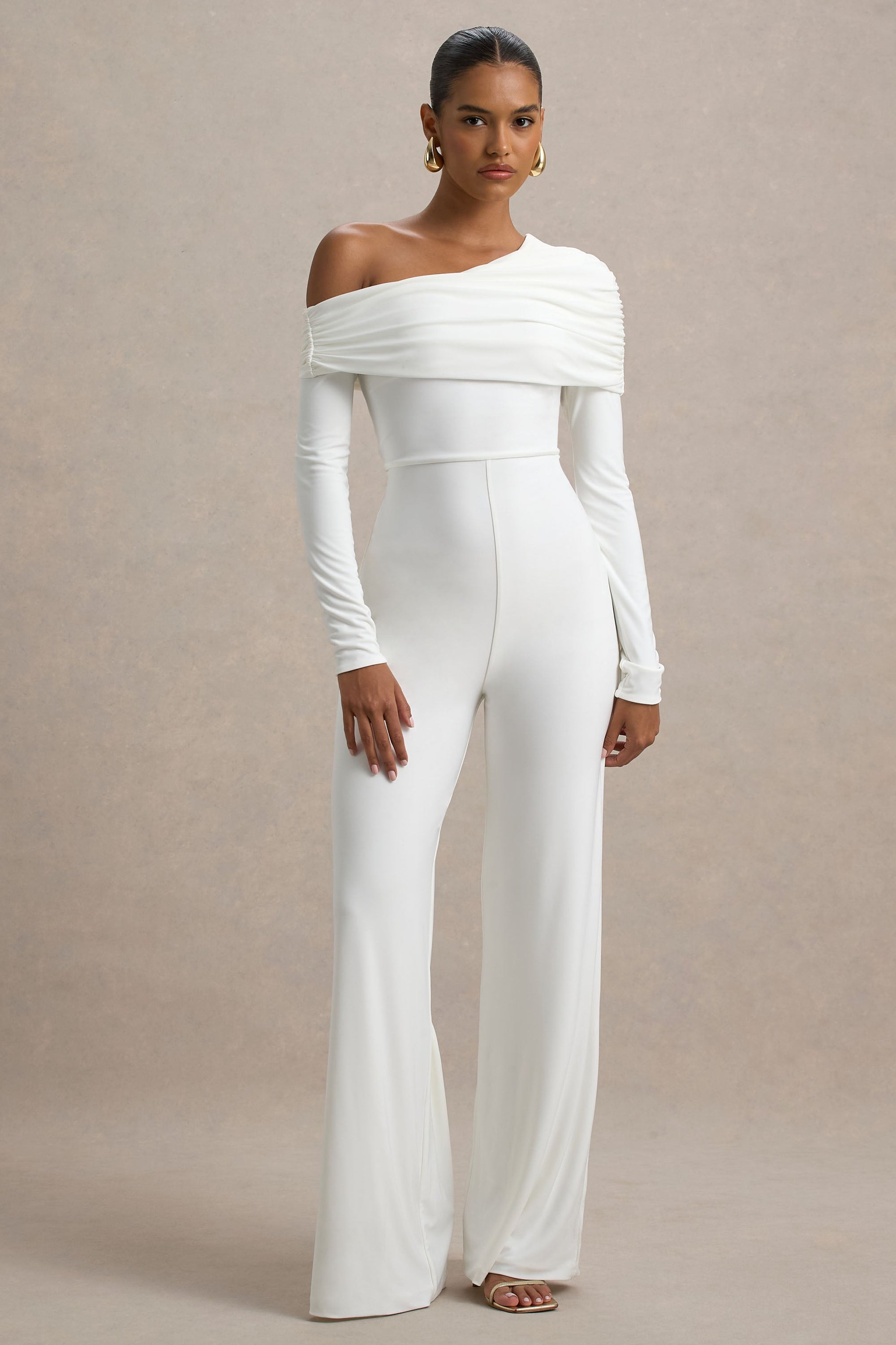 Gracious | Weißer Jumpsuit mit asymmetrischem Ausschnitt
