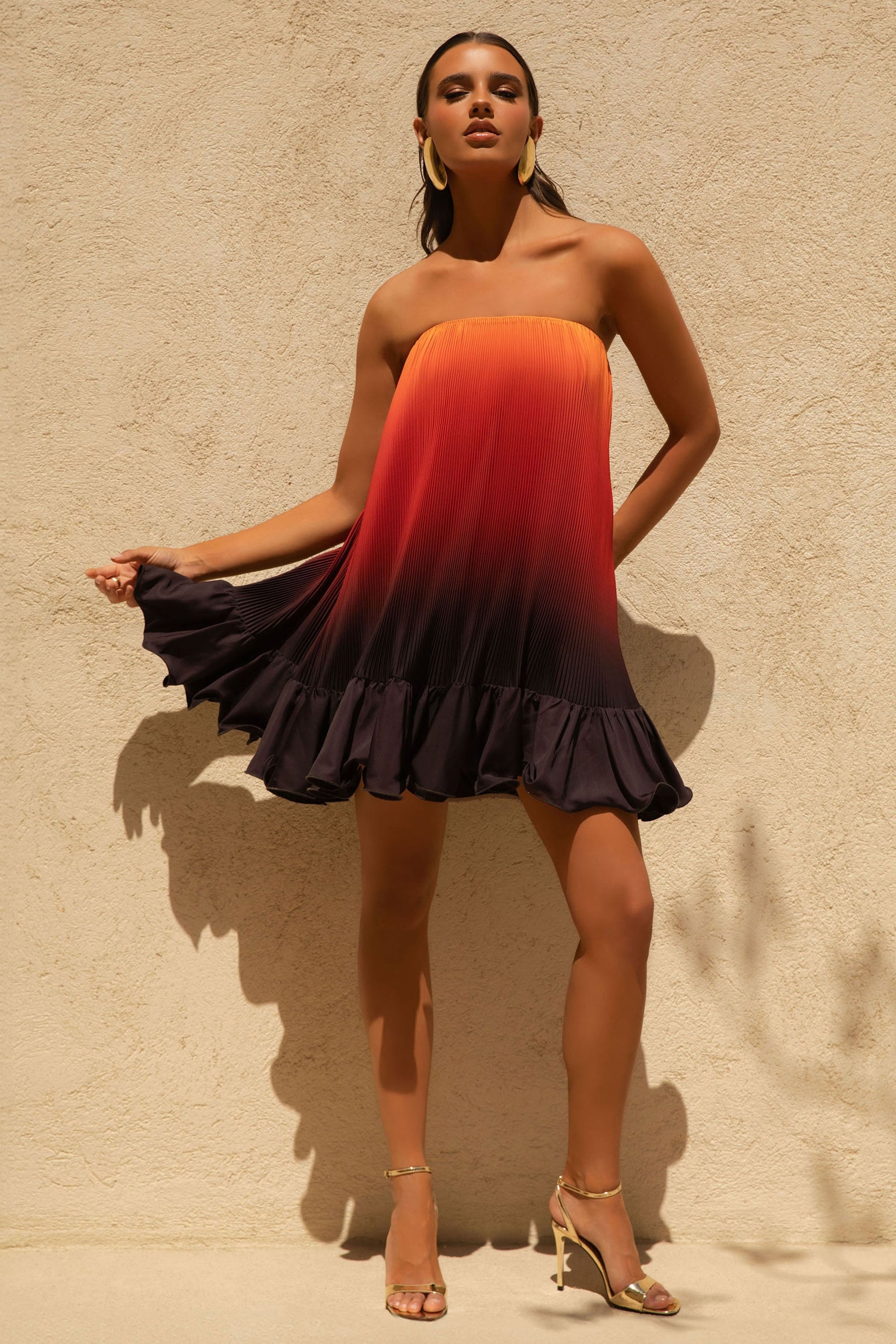 Tropical | Orangefarbenes Ombré-Satin-Minikleid mit Rüschen-Saum