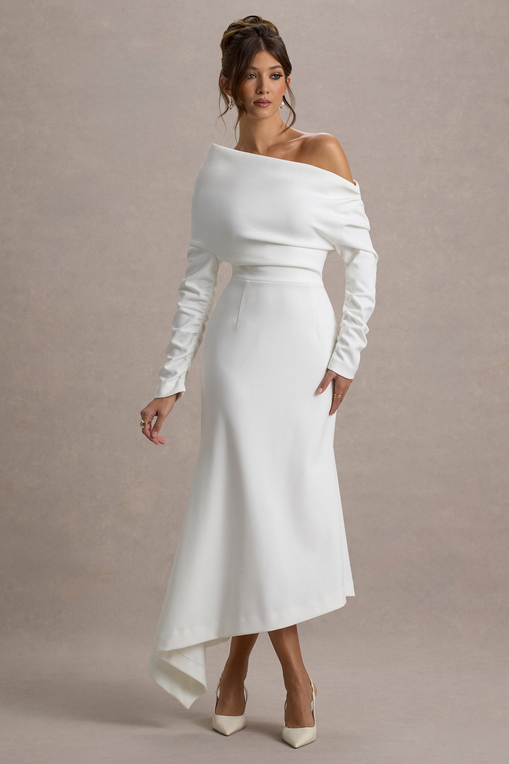 Lou | Weißes Maxikleid mit einer Schulter und asymmetrischem Schnitt