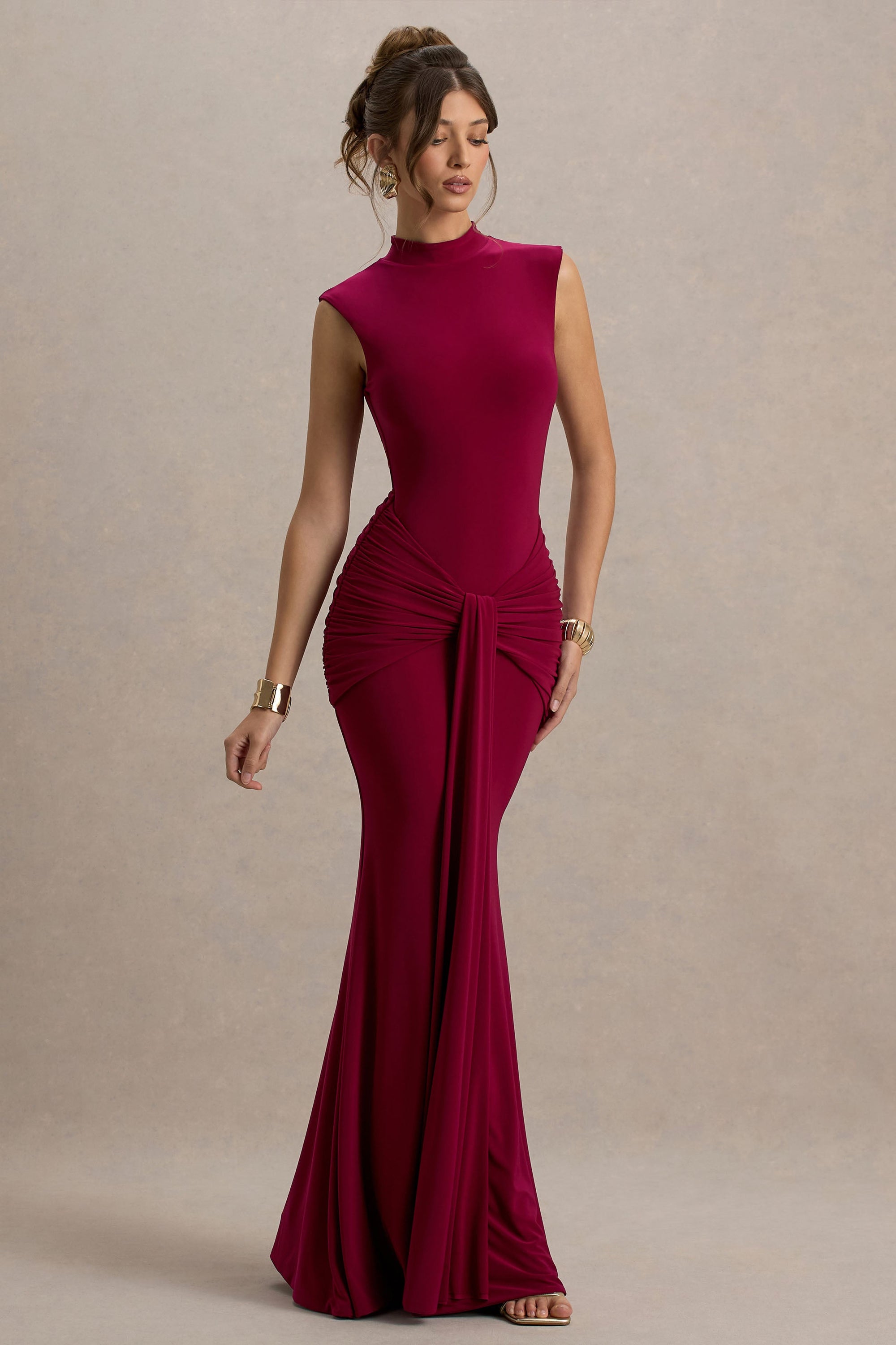 Graziana | Burgunderrotes Maxikleid mit hohem Kragen und Drapierung