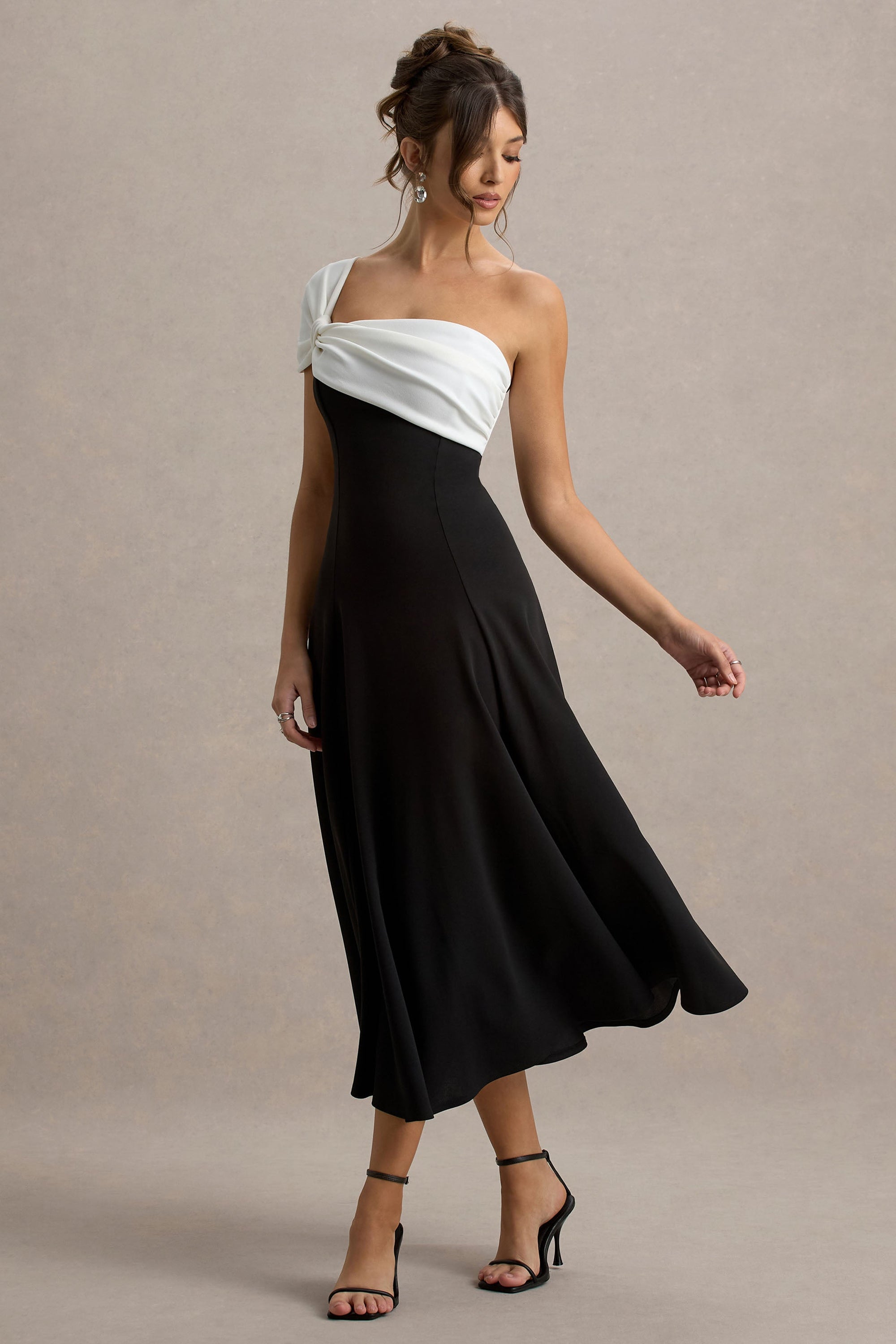 Malta | Schwarz-weißes Midikleid mit einer Schulter