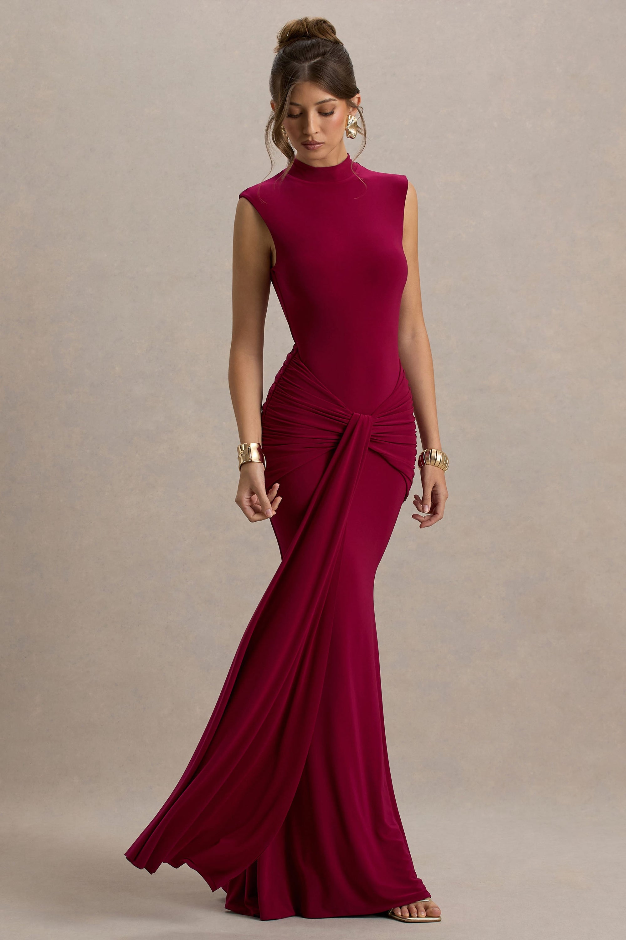 Graziana | Burgunderrotes Maxikleid mit hohem Kragen und Drapierung
