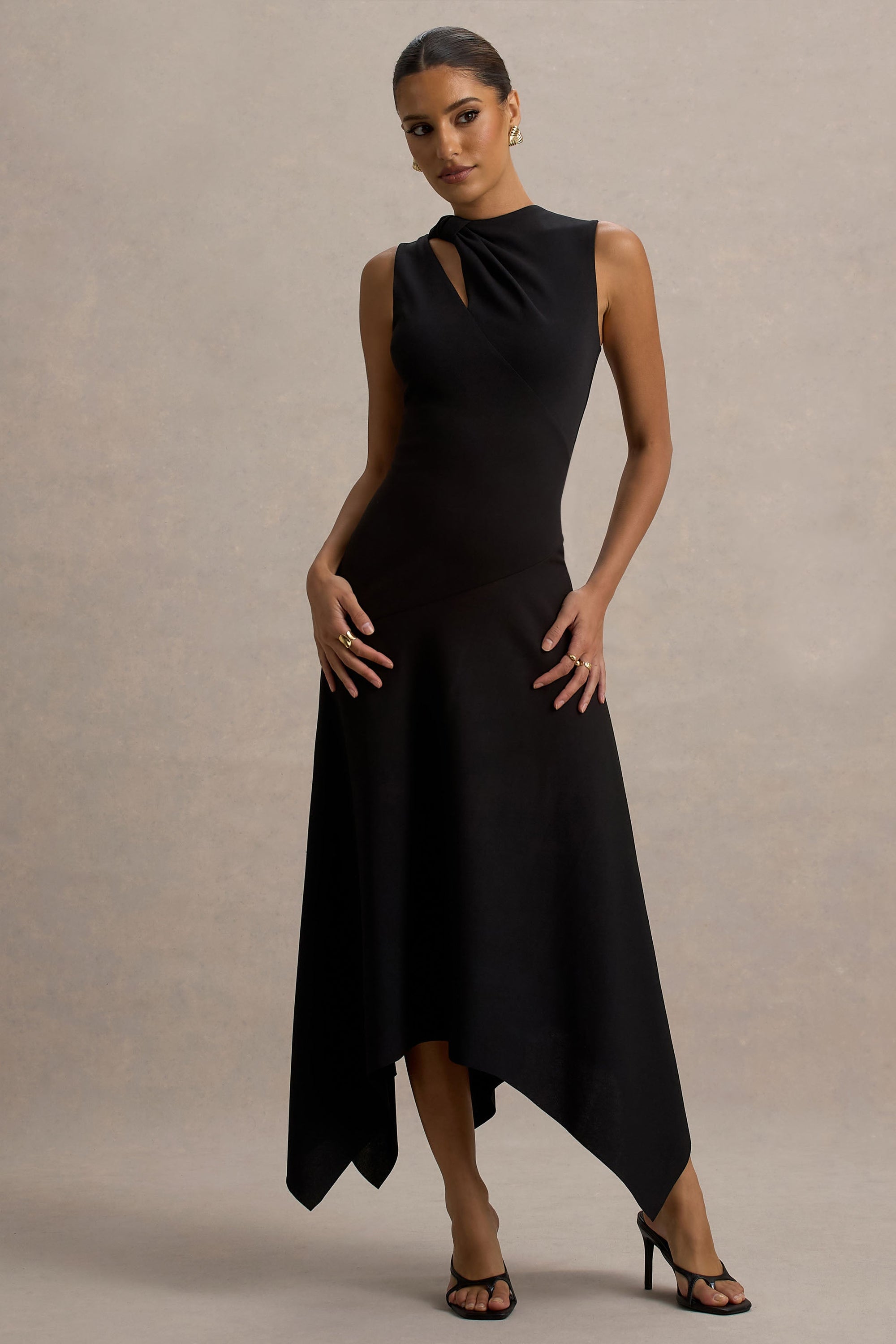 Francesca | Schwarzes Midikleid mit Knoten und Taschentuchsaum.