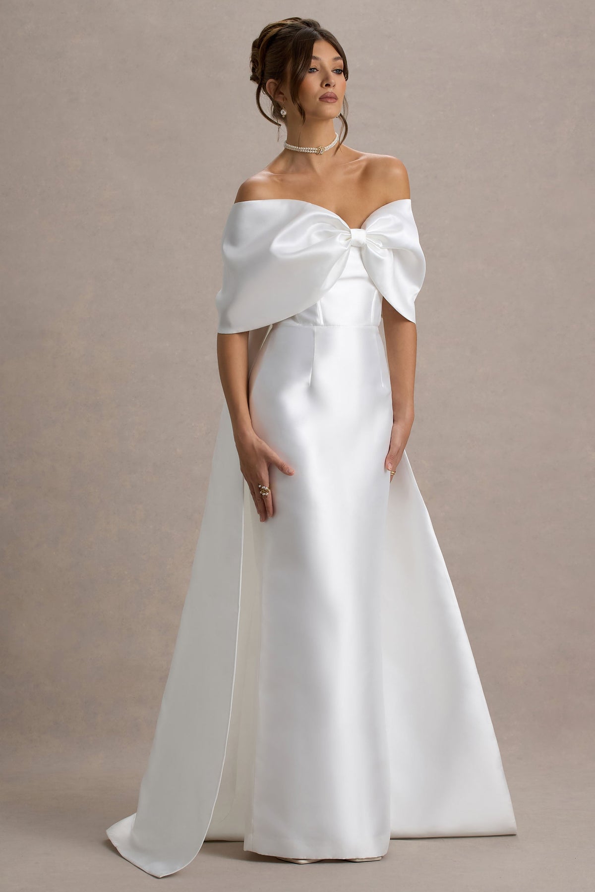 Wanting More | Elfenbeinfarbenes Satin-Maxikleid mit großer Schleife